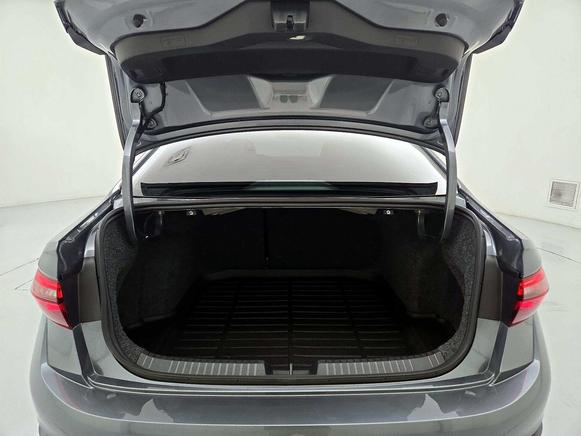 Thumbnail: 2024 Volkswagen Jetta - 20