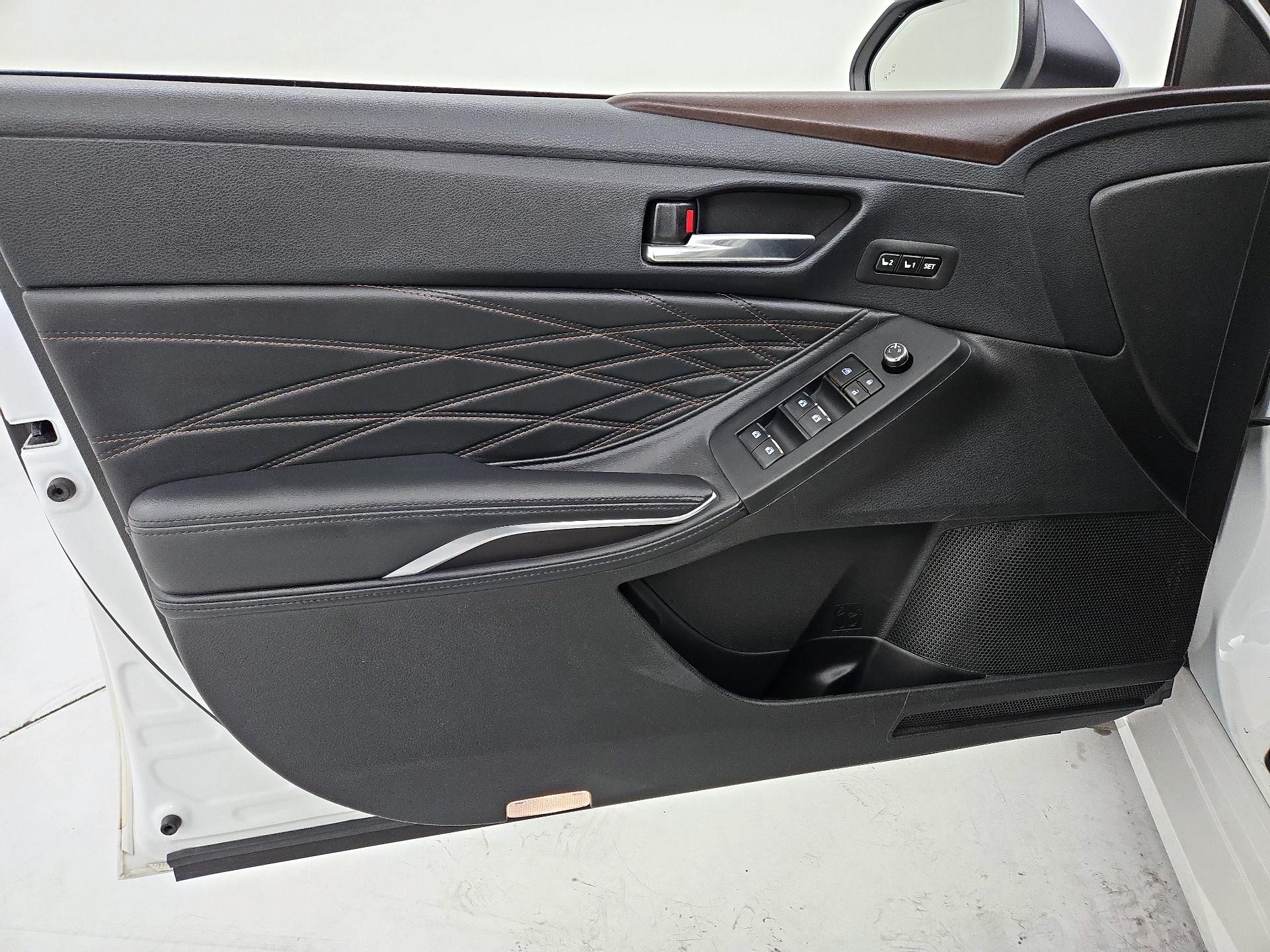 Thumbnail: 2022 Toyota Avalon - 12