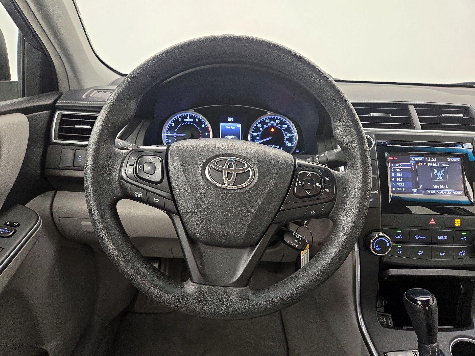 Thumbnail: 2015 Toyota Camry - 10