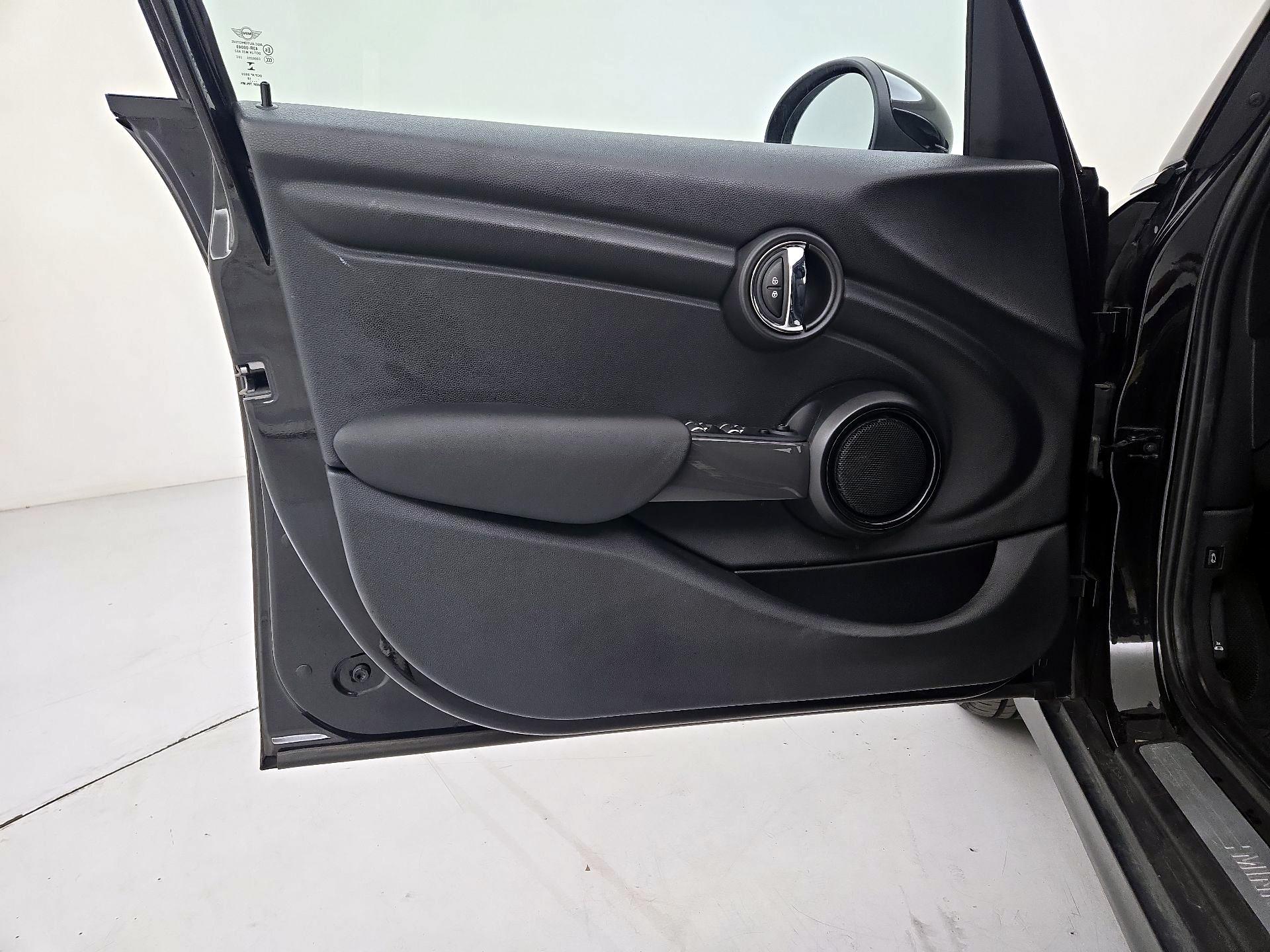Thumbnail: 2019 MINI Cooper Hardtop - 12