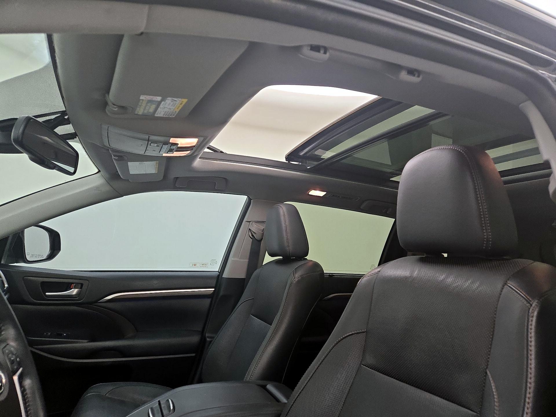 Thumbnail: 2016 Toyota Highlander - 20
