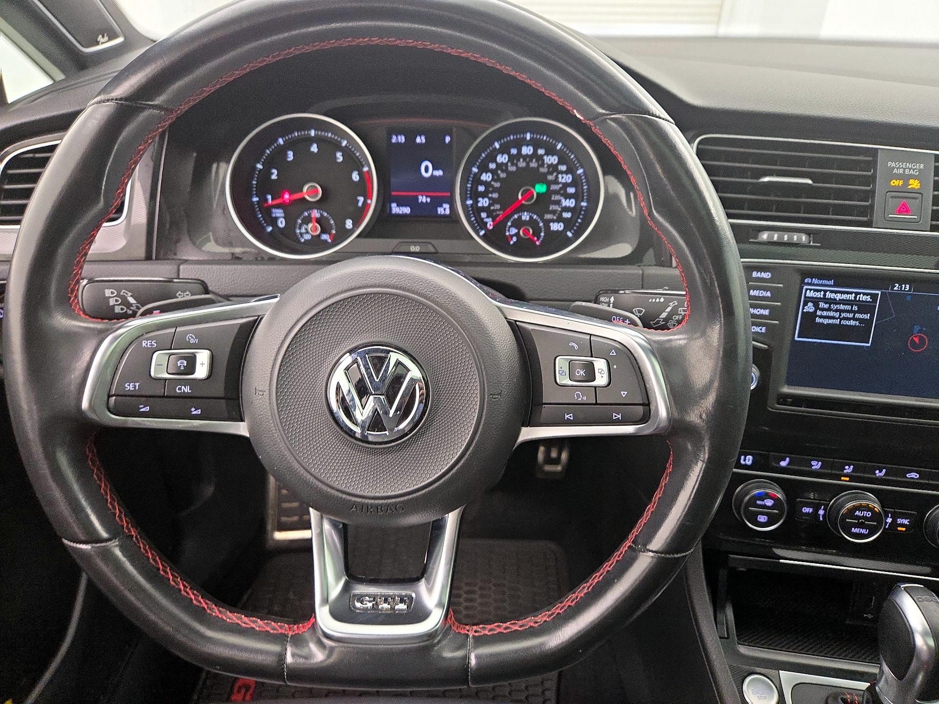 Thumbnail: 2017 Volkswagen Golf - 10