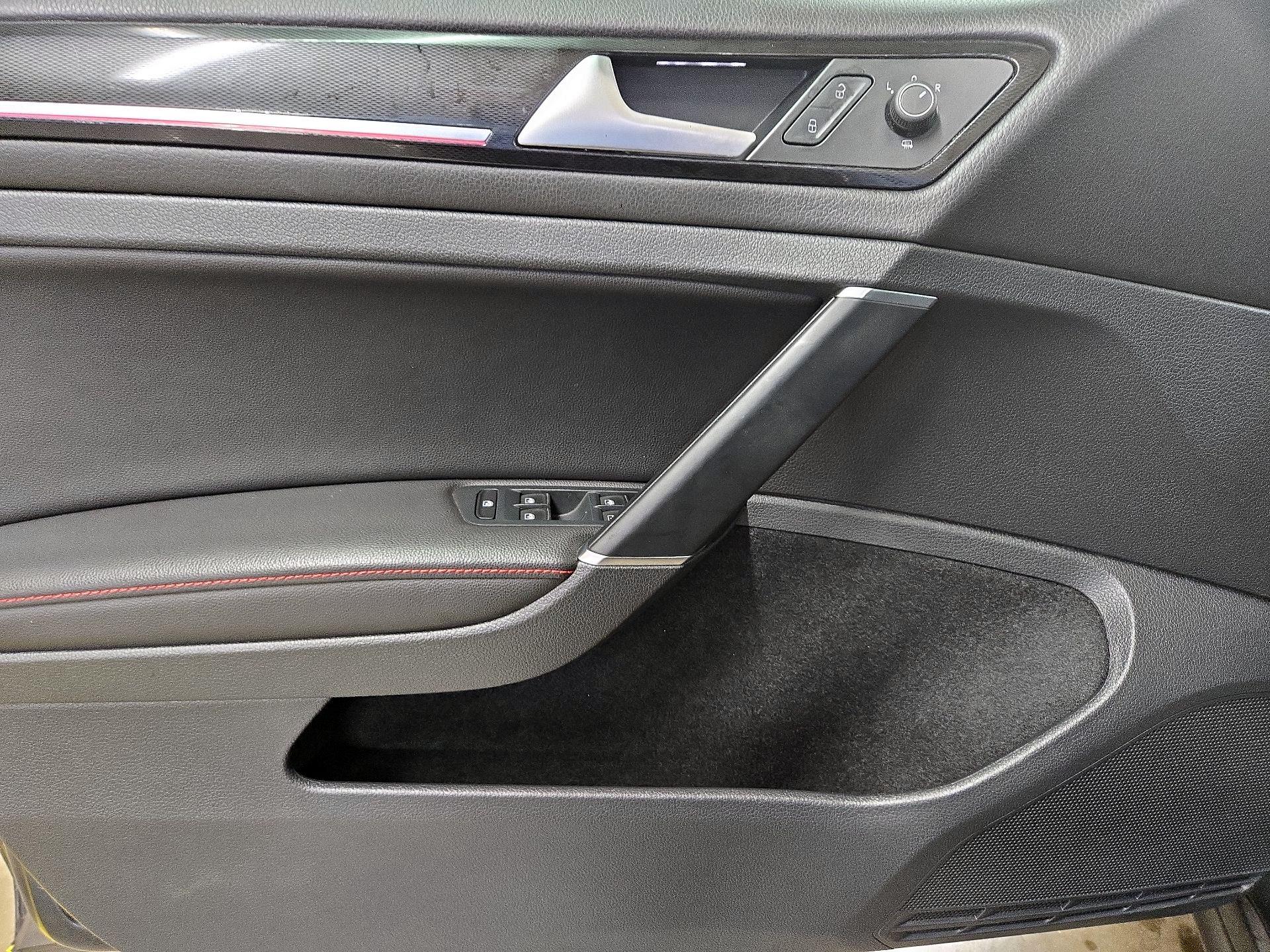 Thumbnail: 2017 Volkswagen Golf - 12