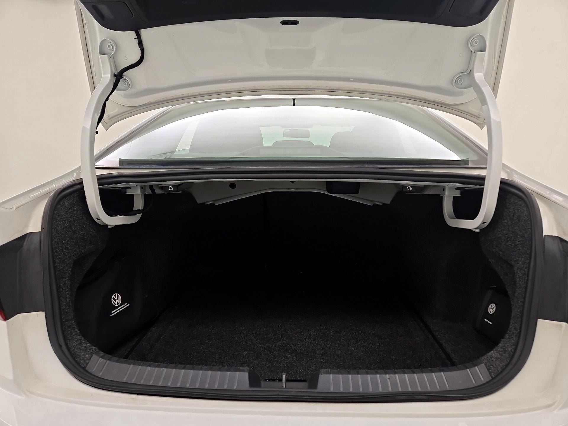 Thumbnail: 2019 Volkswagen Jetta - 20