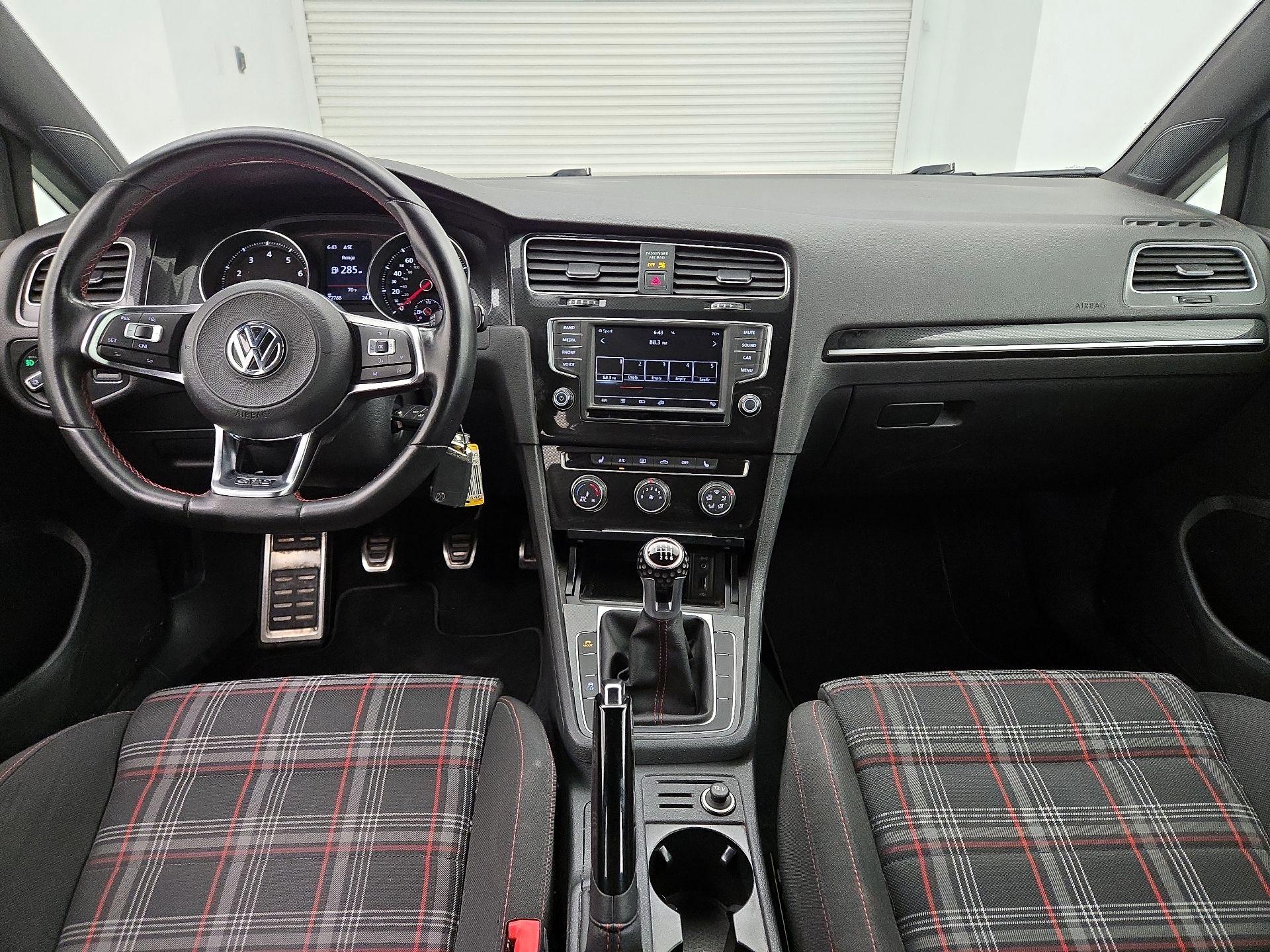 Thumbnail: 2017 Volkswagen Golf - 9