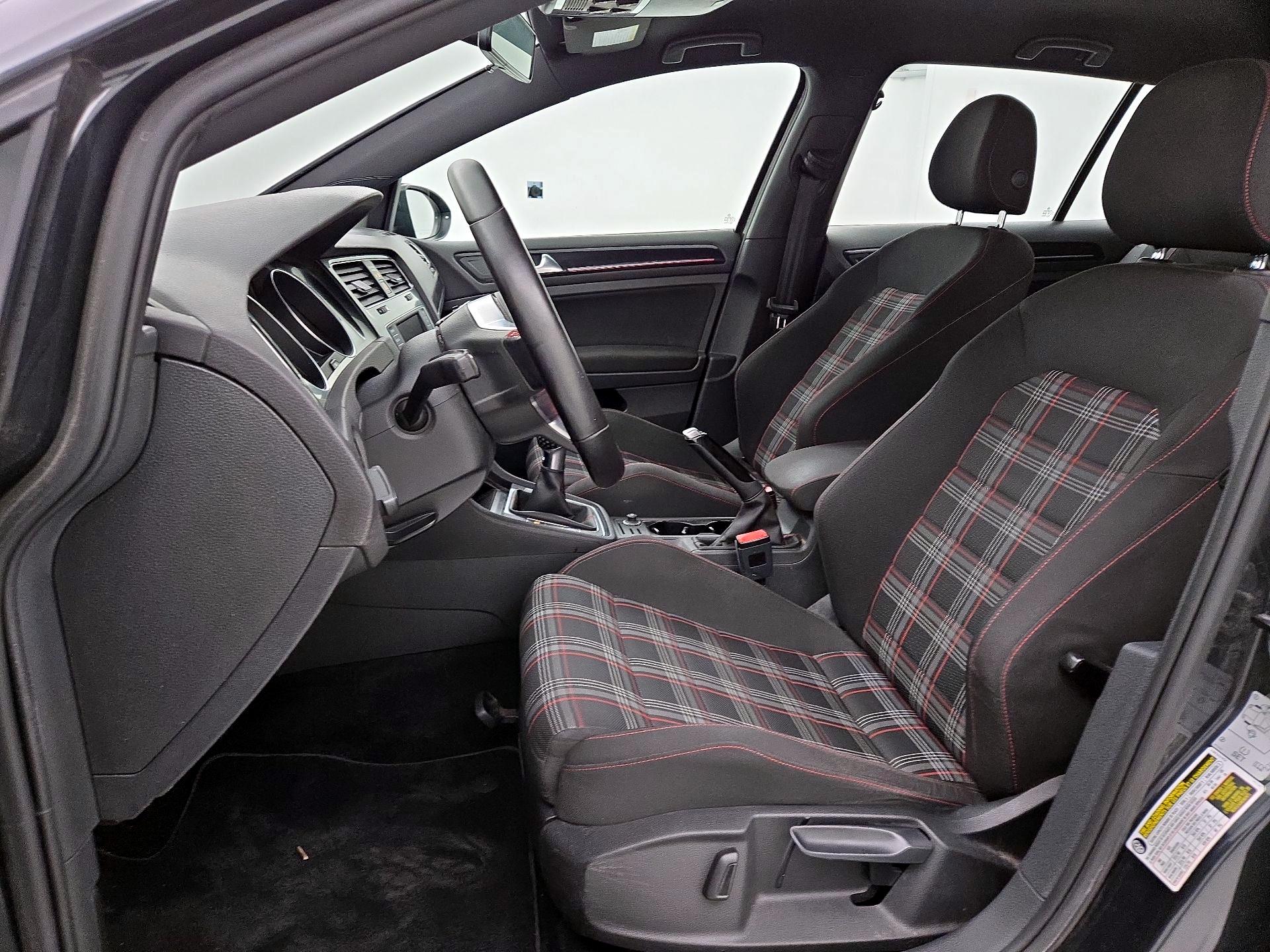 Thumbnail: 2017 Volkswagen Golf - 11