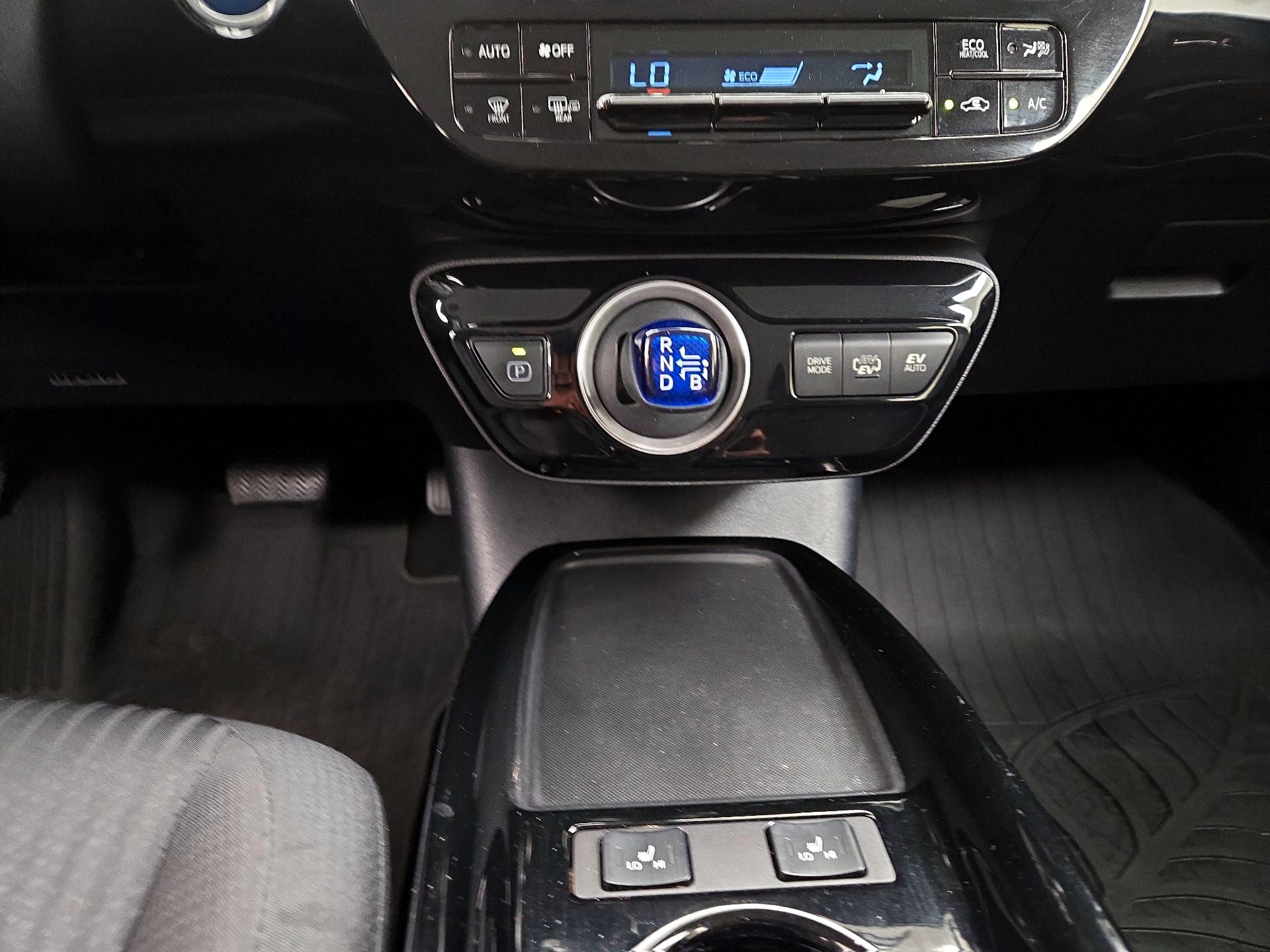 Thumbnail: 2020 Toyota Prius Prime - 17