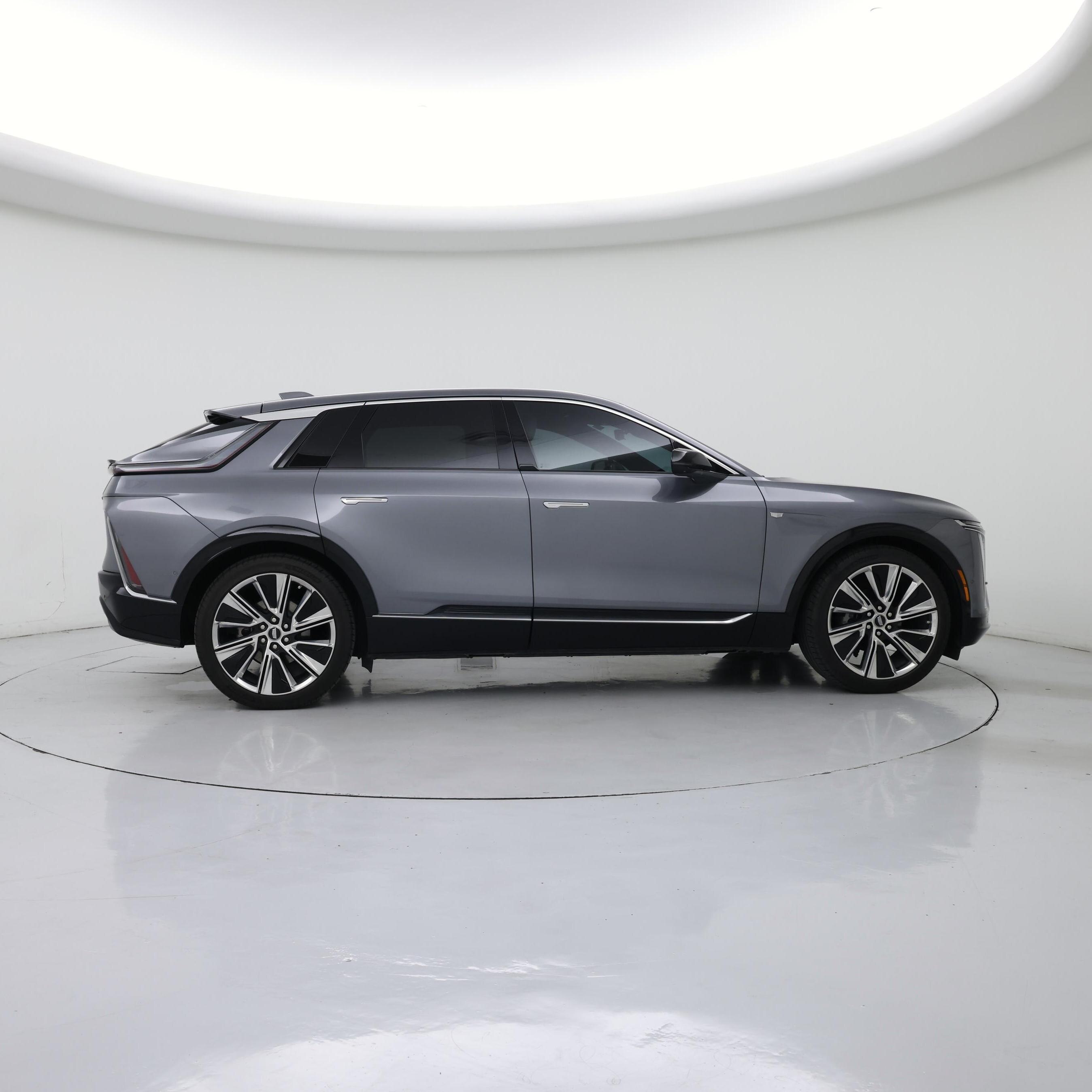 Thumbnail: 2023 Cadillac Lyriq - 7