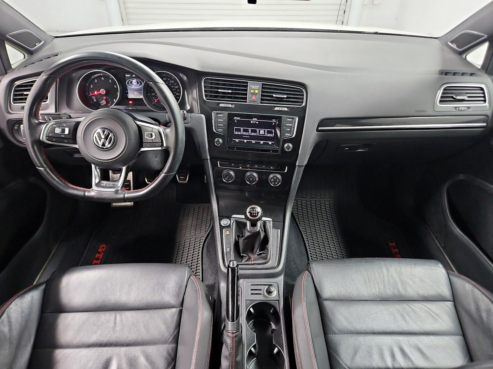 Thumbnail: 2015 Volkswagen Golf - 9