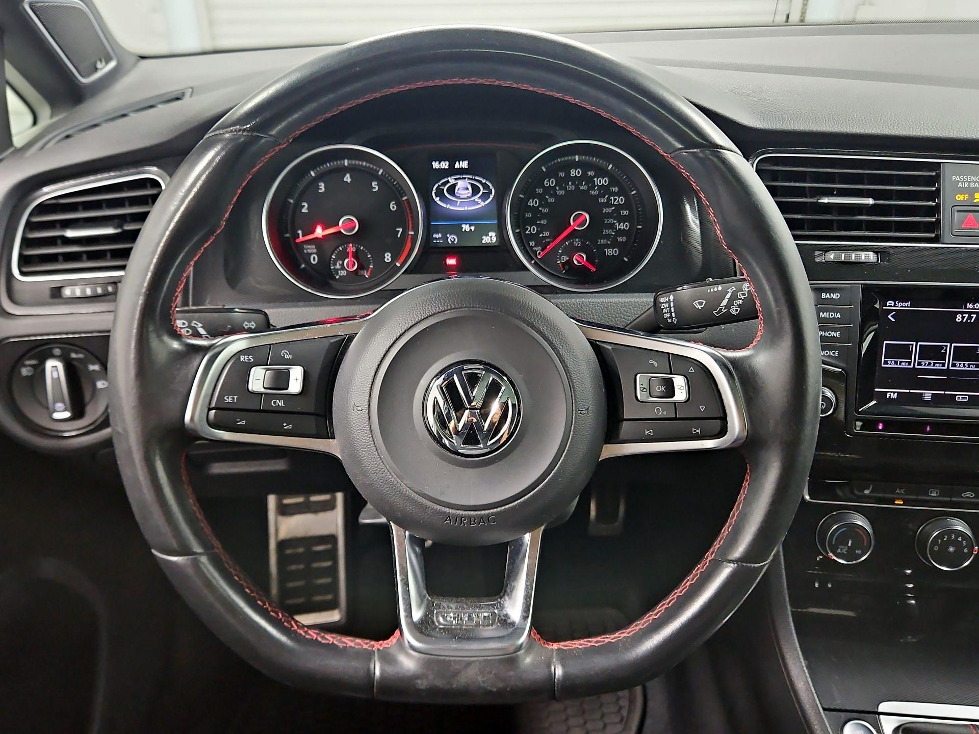 Thumbnail: 2015 Volkswagen Golf - 10