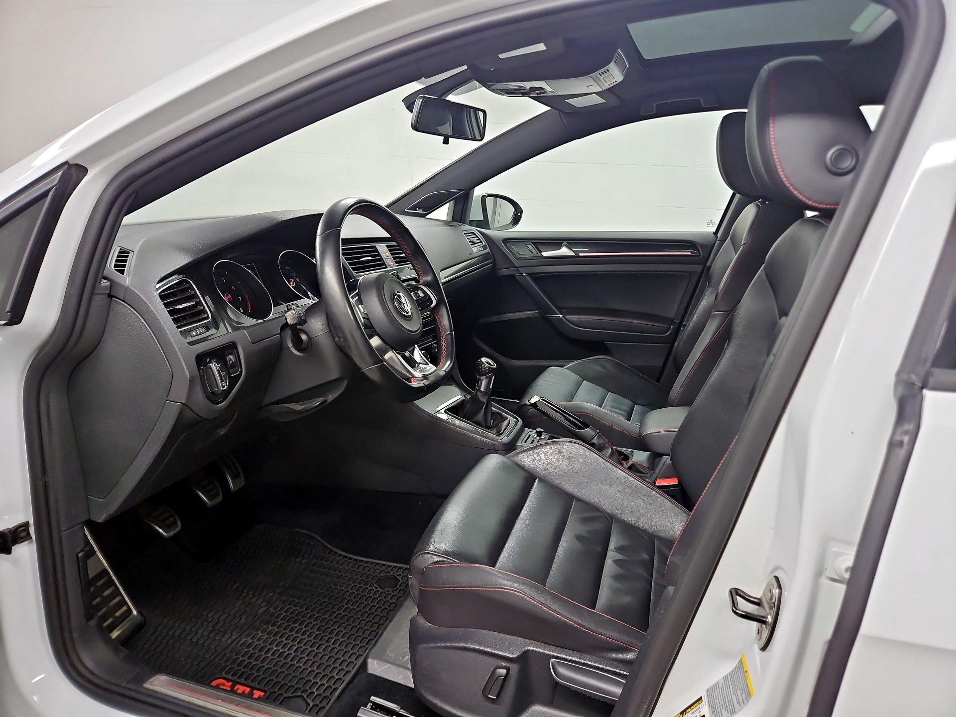 Thumbnail: 2015 Volkswagen Golf - 11