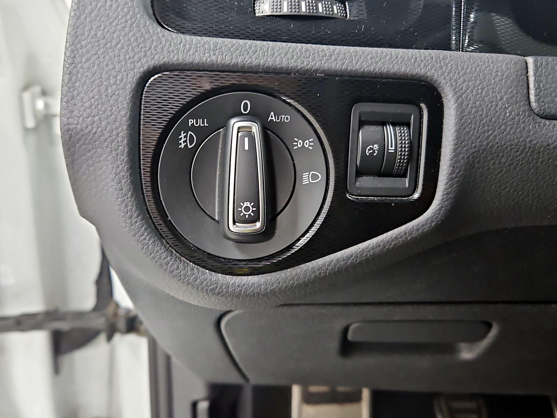 Thumbnail: 2015 Volkswagen Golf - 13
