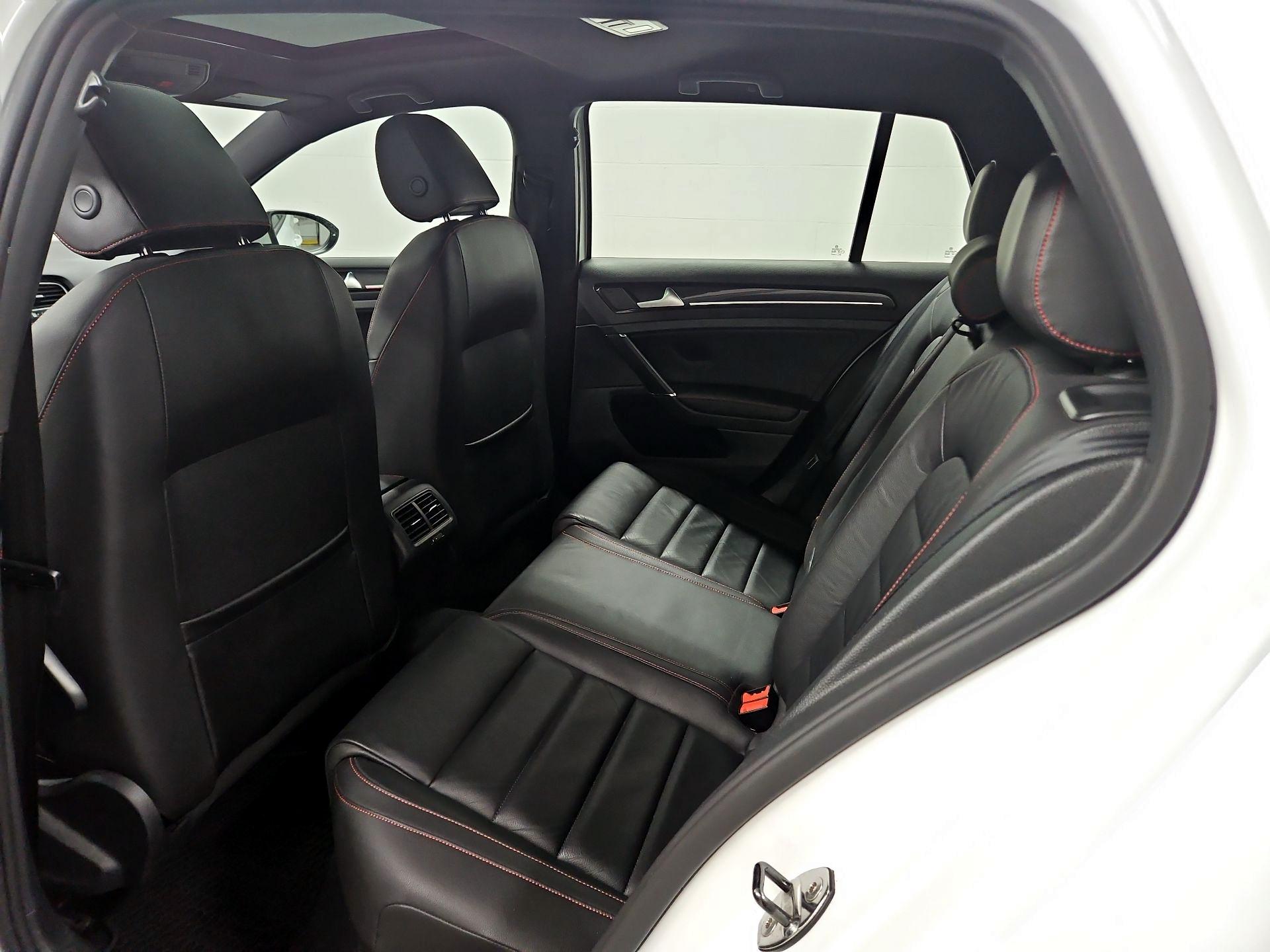 Thumbnail: 2015 Volkswagen Golf - 20