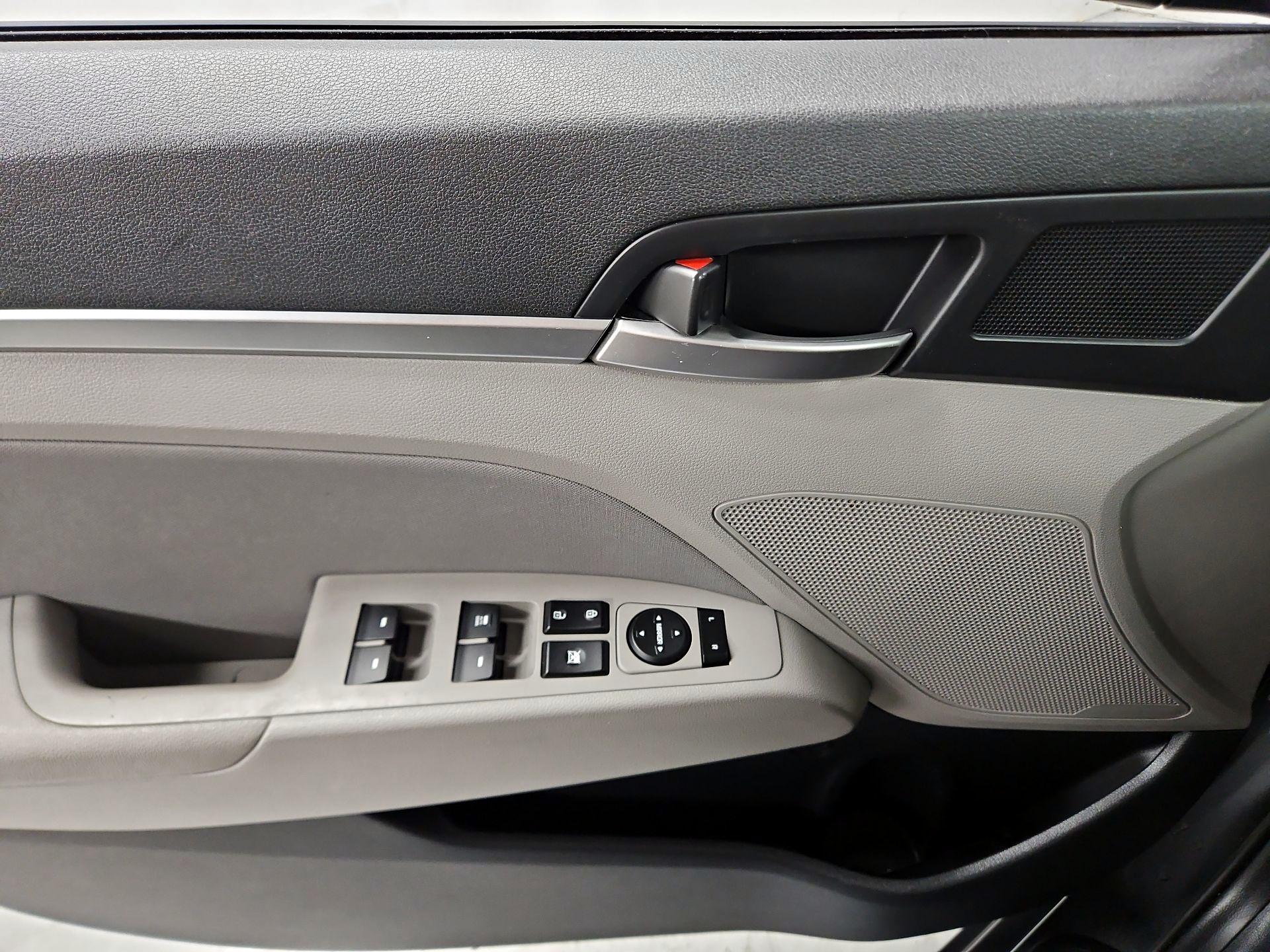 Thumbnail: 2019 Hyundai Elantra - 12