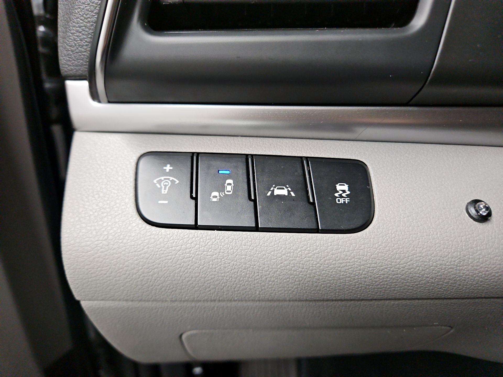 Thumbnail: 2019 Hyundai Elantra - 13