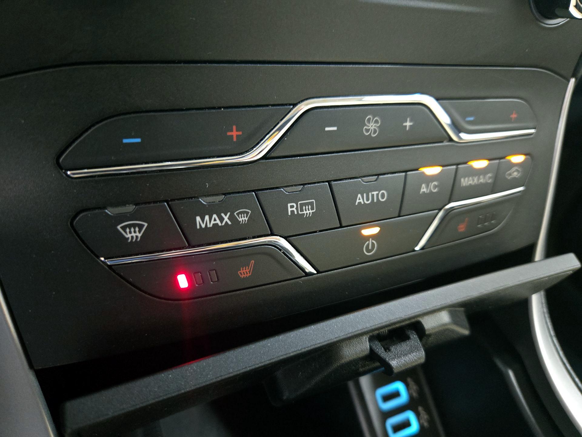 Thumbnail: 2020 Ford Edge - 17