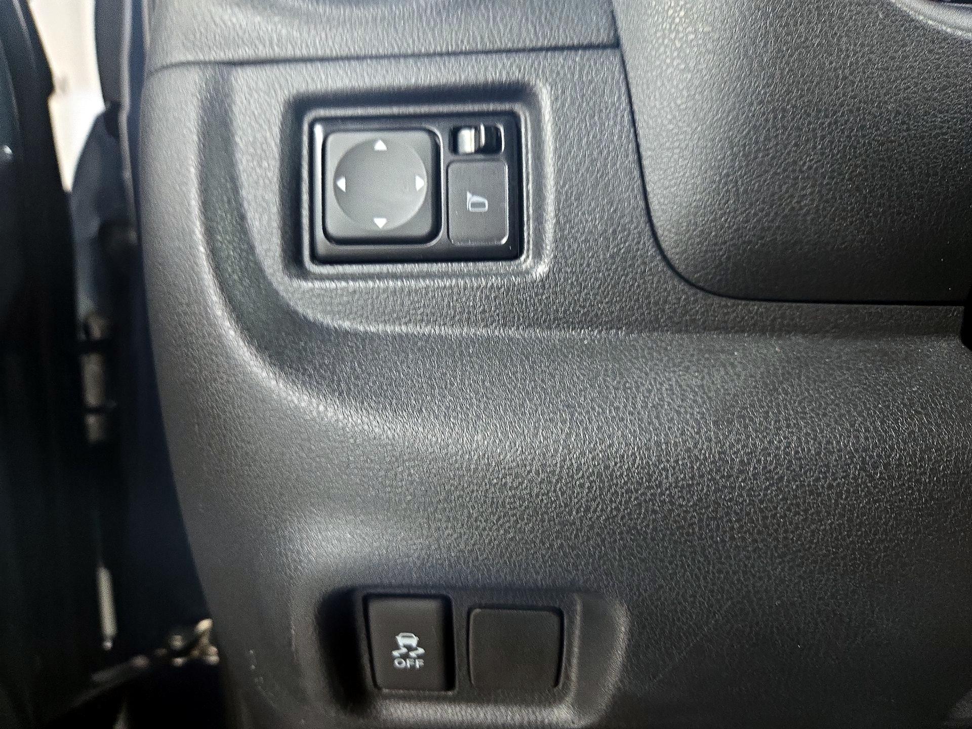 Thumbnail: 2016 Nissan Versa - 13