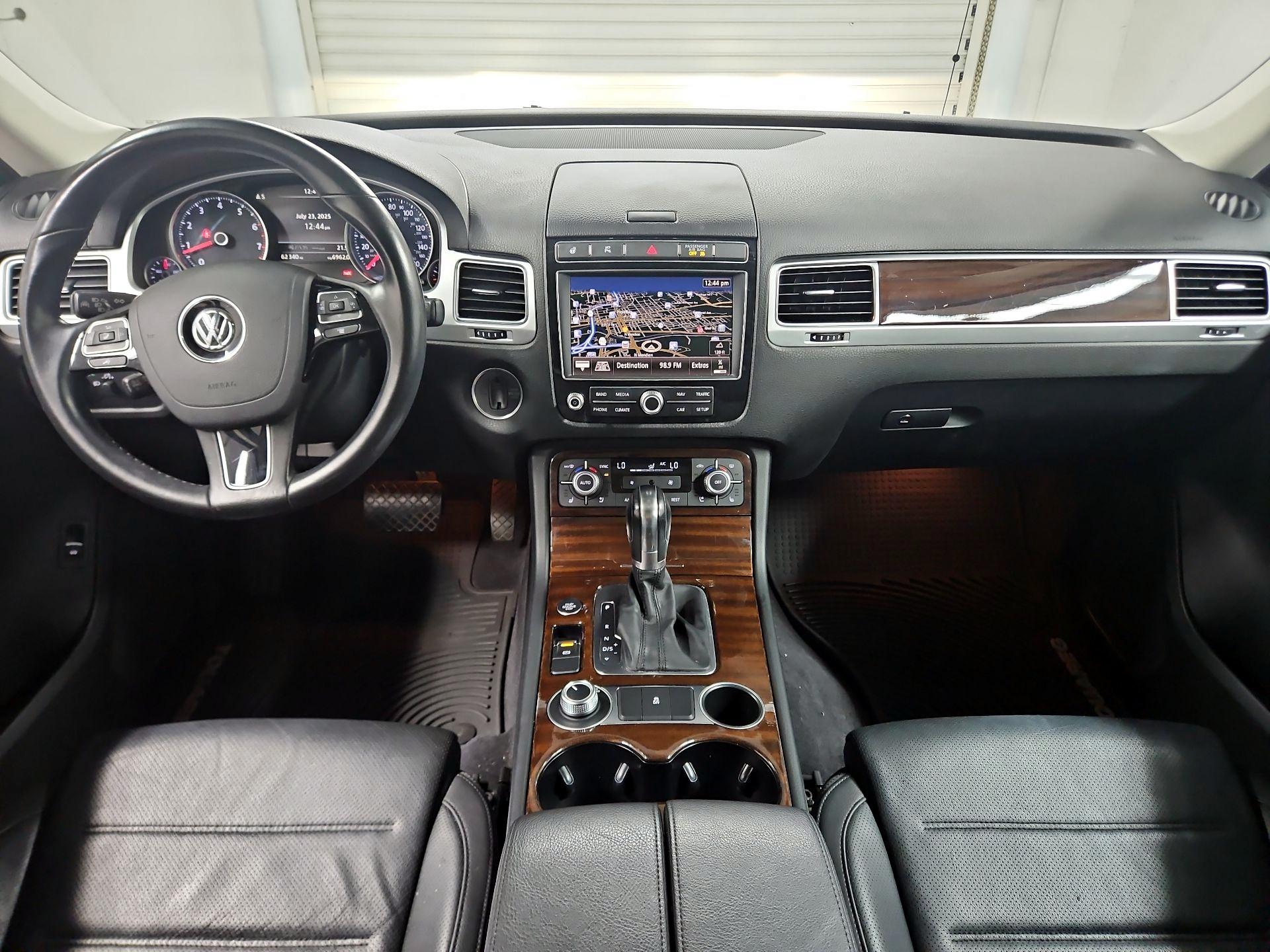 Thumbnail: 2016 Volkswagen Touareg - 9