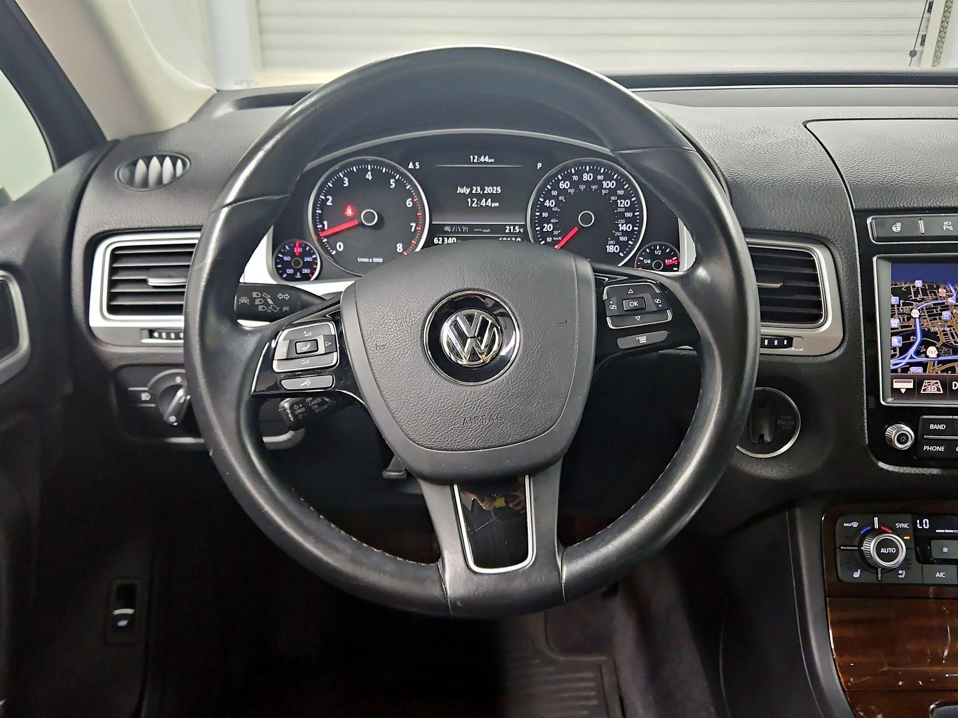 Thumbnail: 2016 Volkswagen Touareg - 10