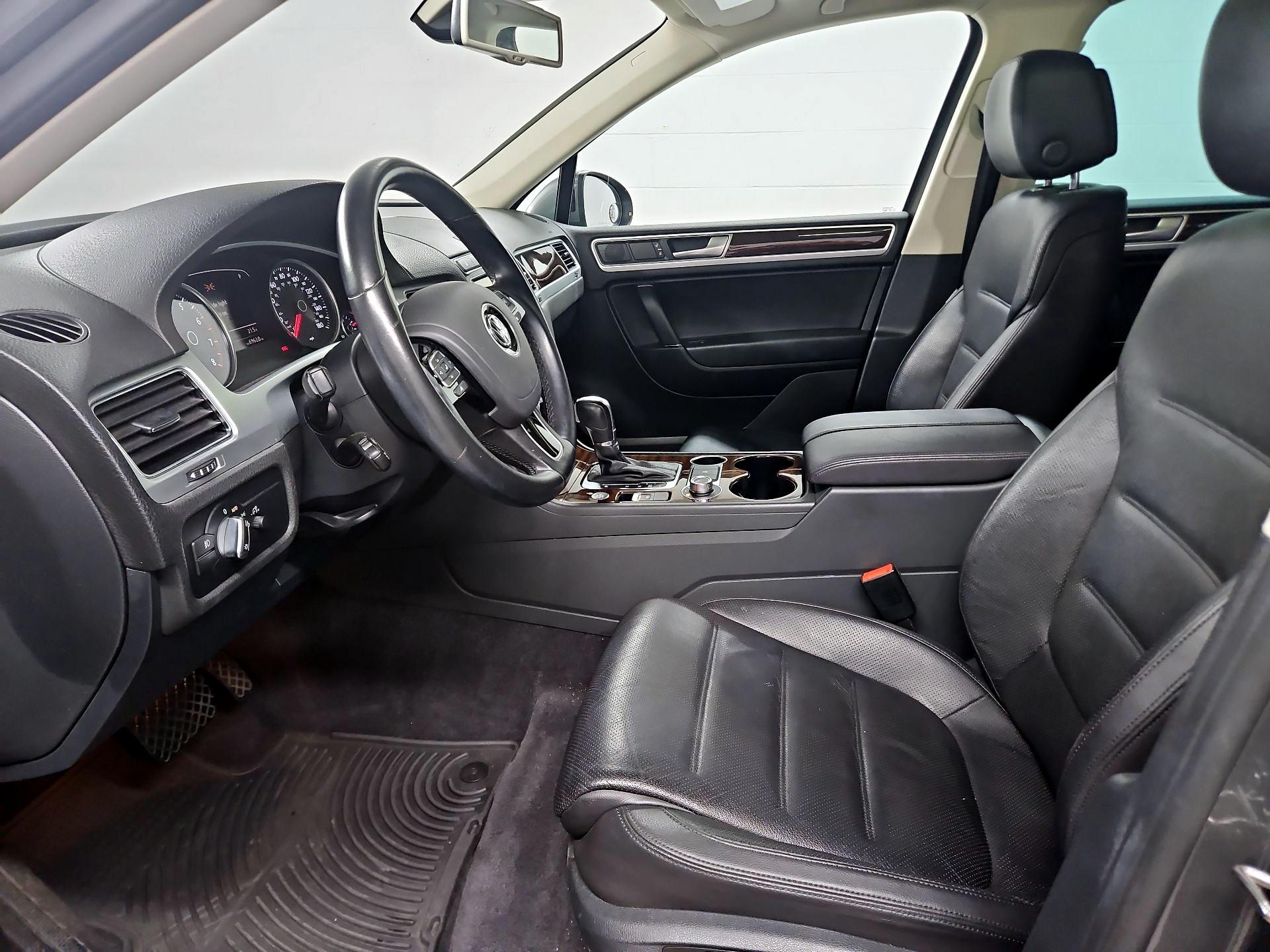 Thumbnail: 2016 Volkswagen Touareg - 11