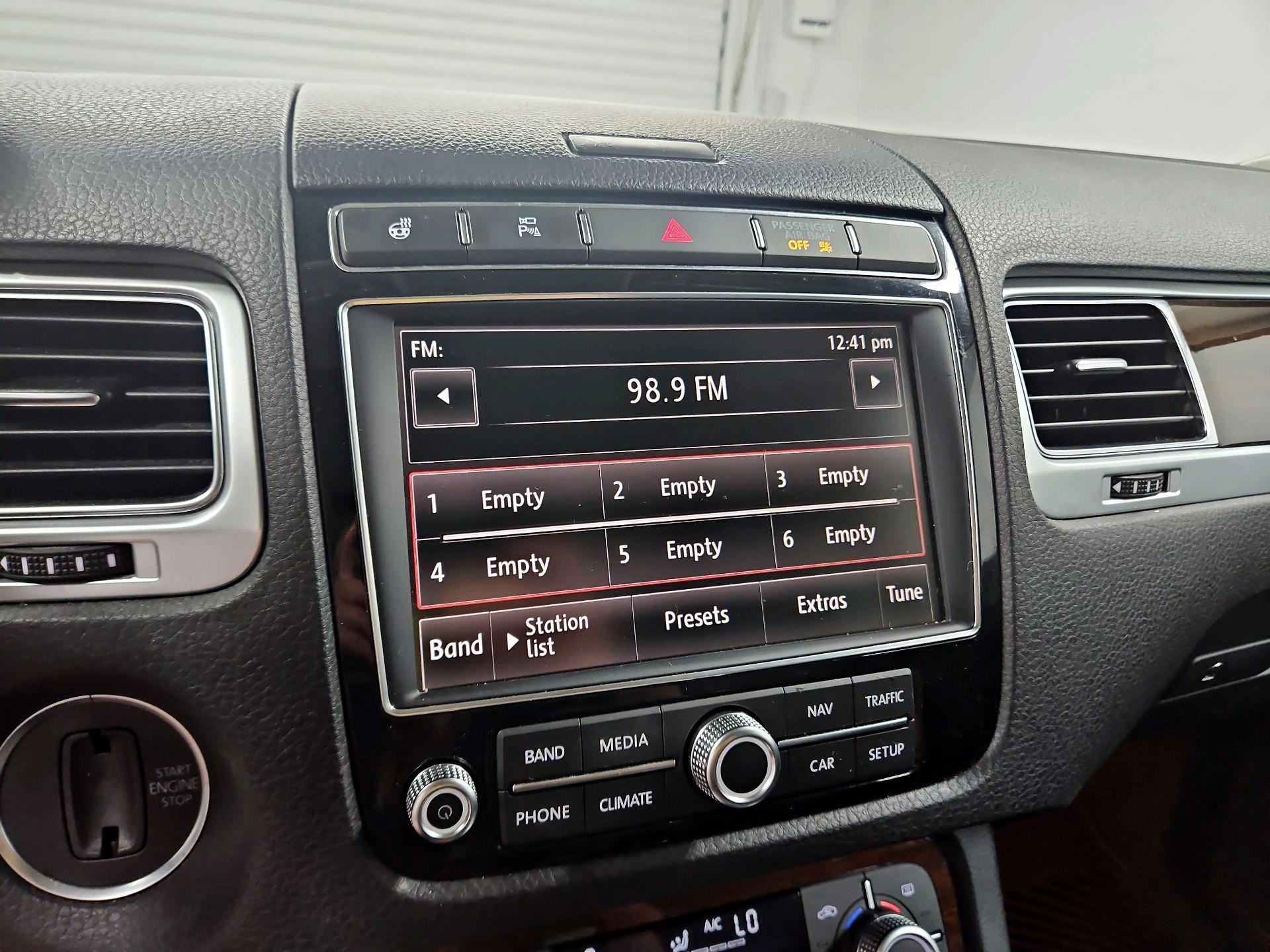 Thumbnail: 2016 Volkswagen Touareg - 16