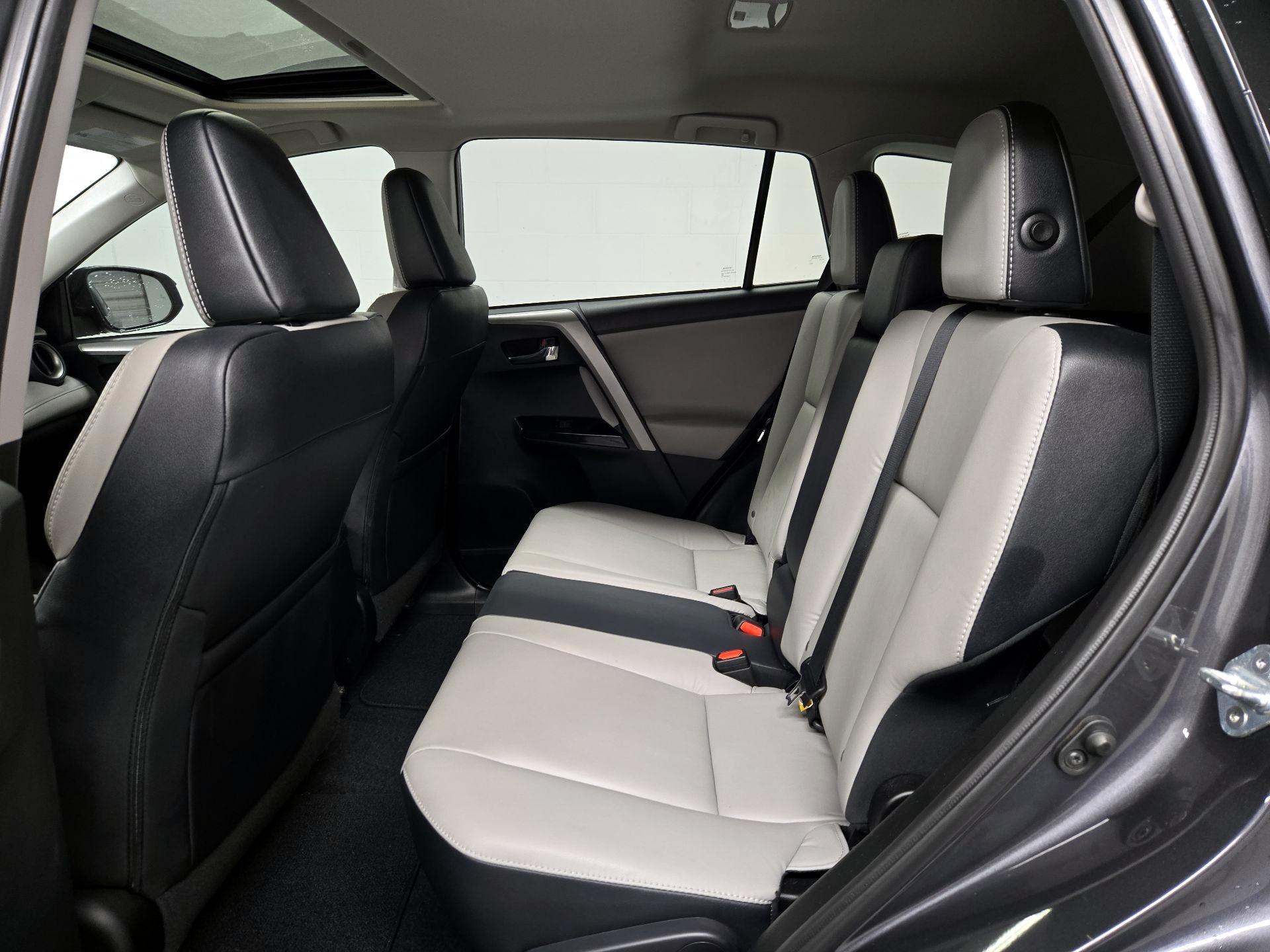 Thumbnail: 2017 Toyota RAV4 - 20