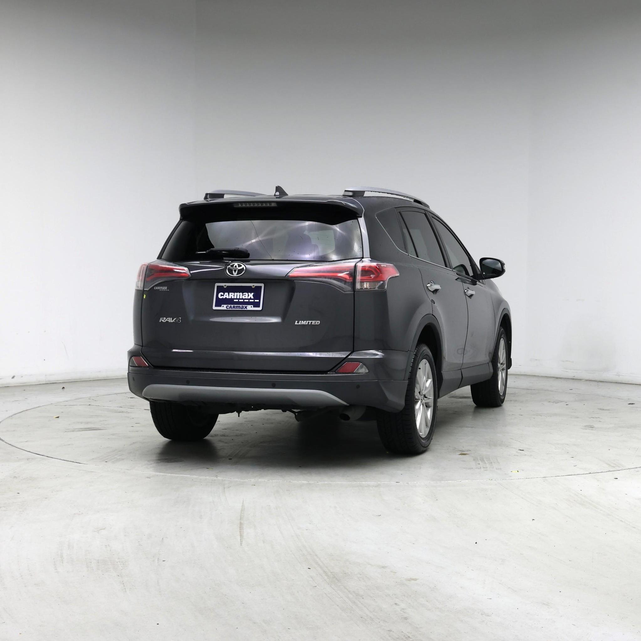 Thumbnail: 2017 Toyota RAV4 - 8