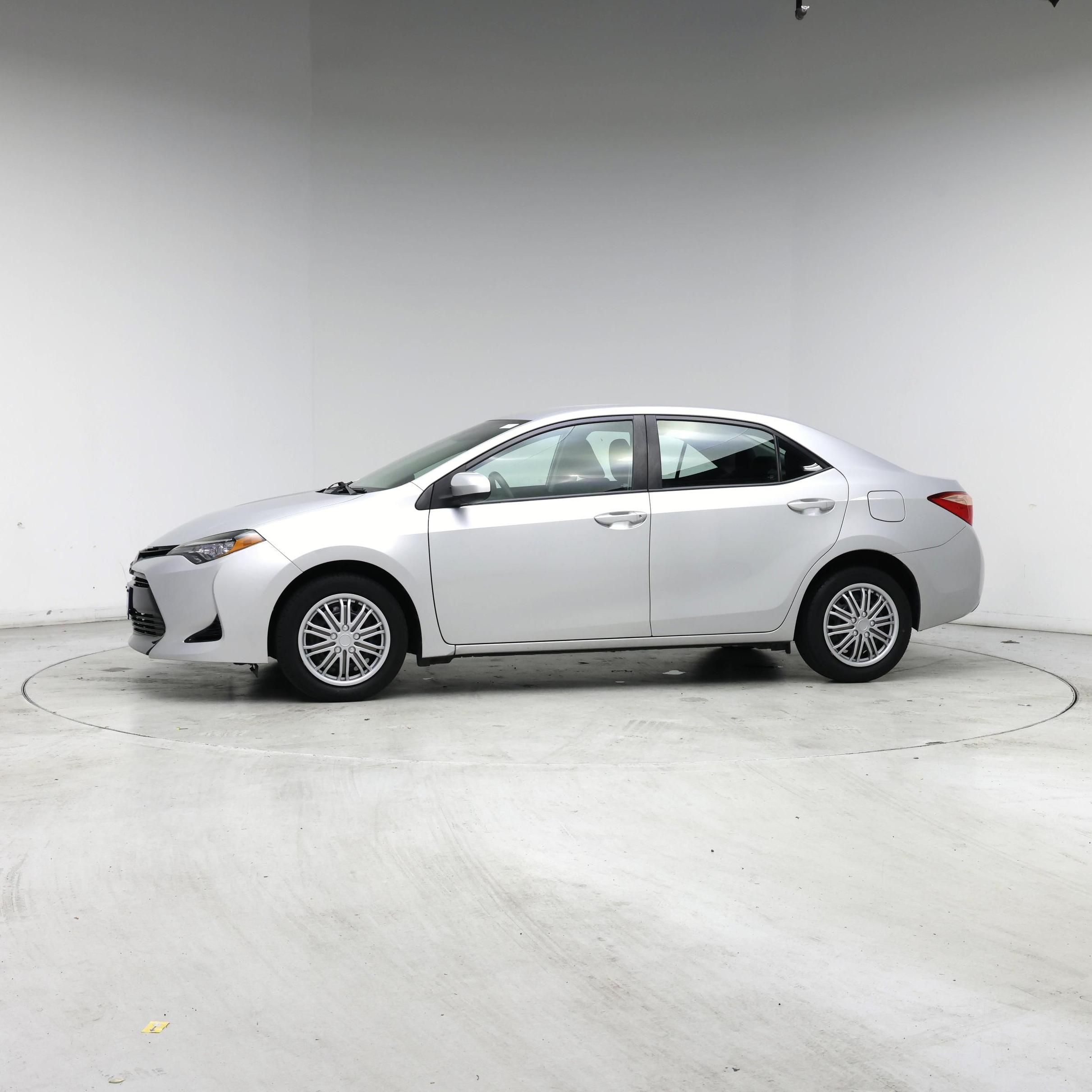 Thumbnail: 2017 Toyota Corolla - 3