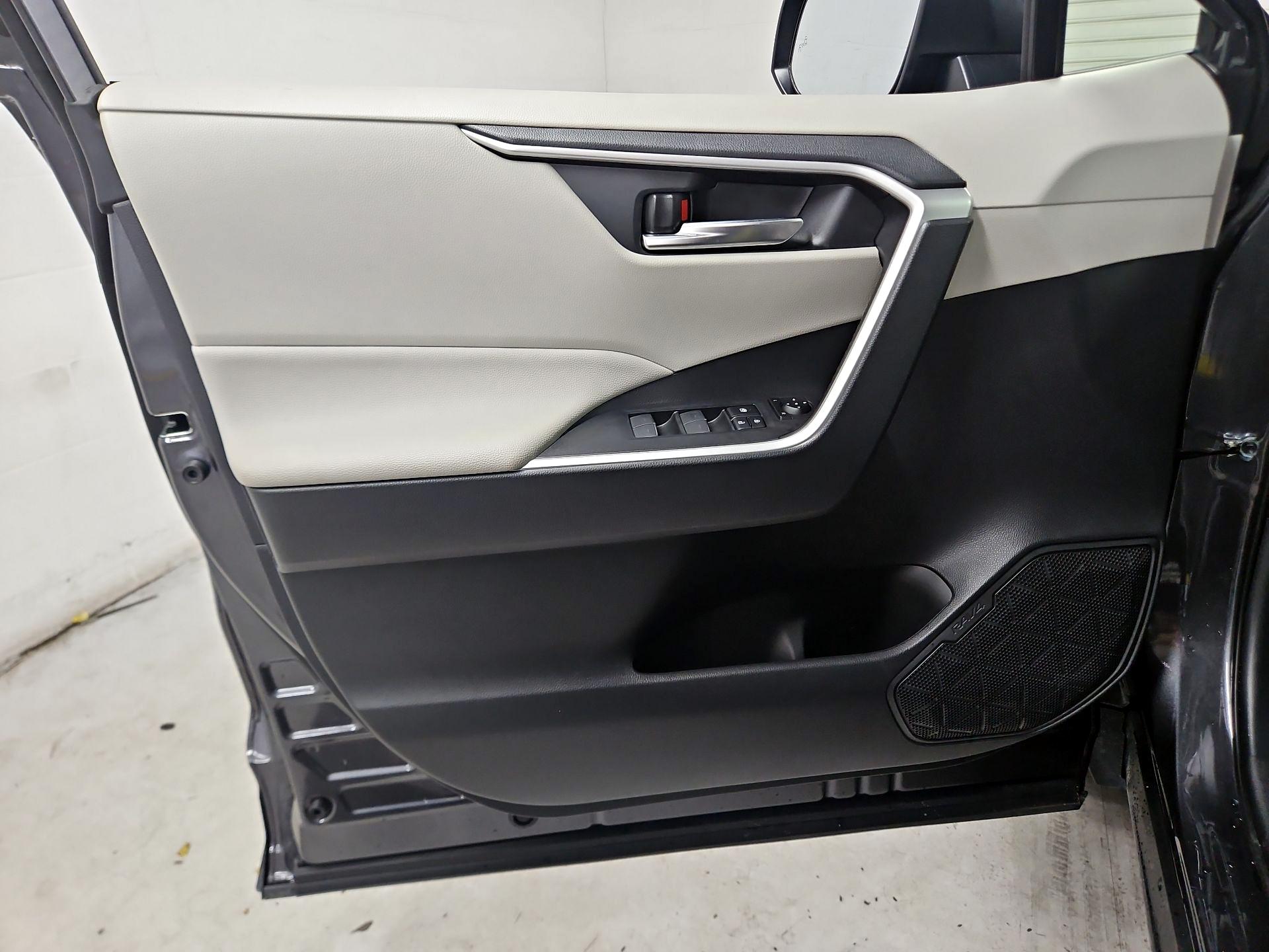 Thumbnail: 2025 Toyota RAV4 - 12