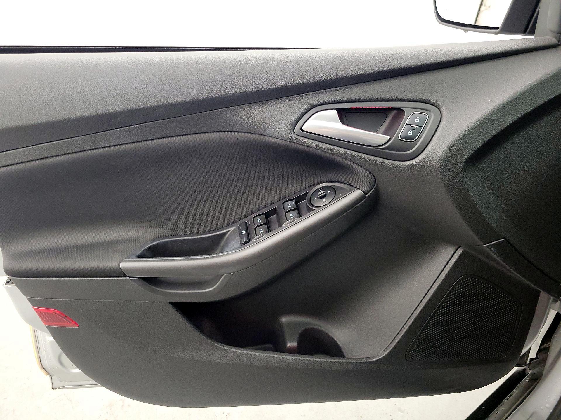 Thumbnail: 2017 Ford Focus - 12
