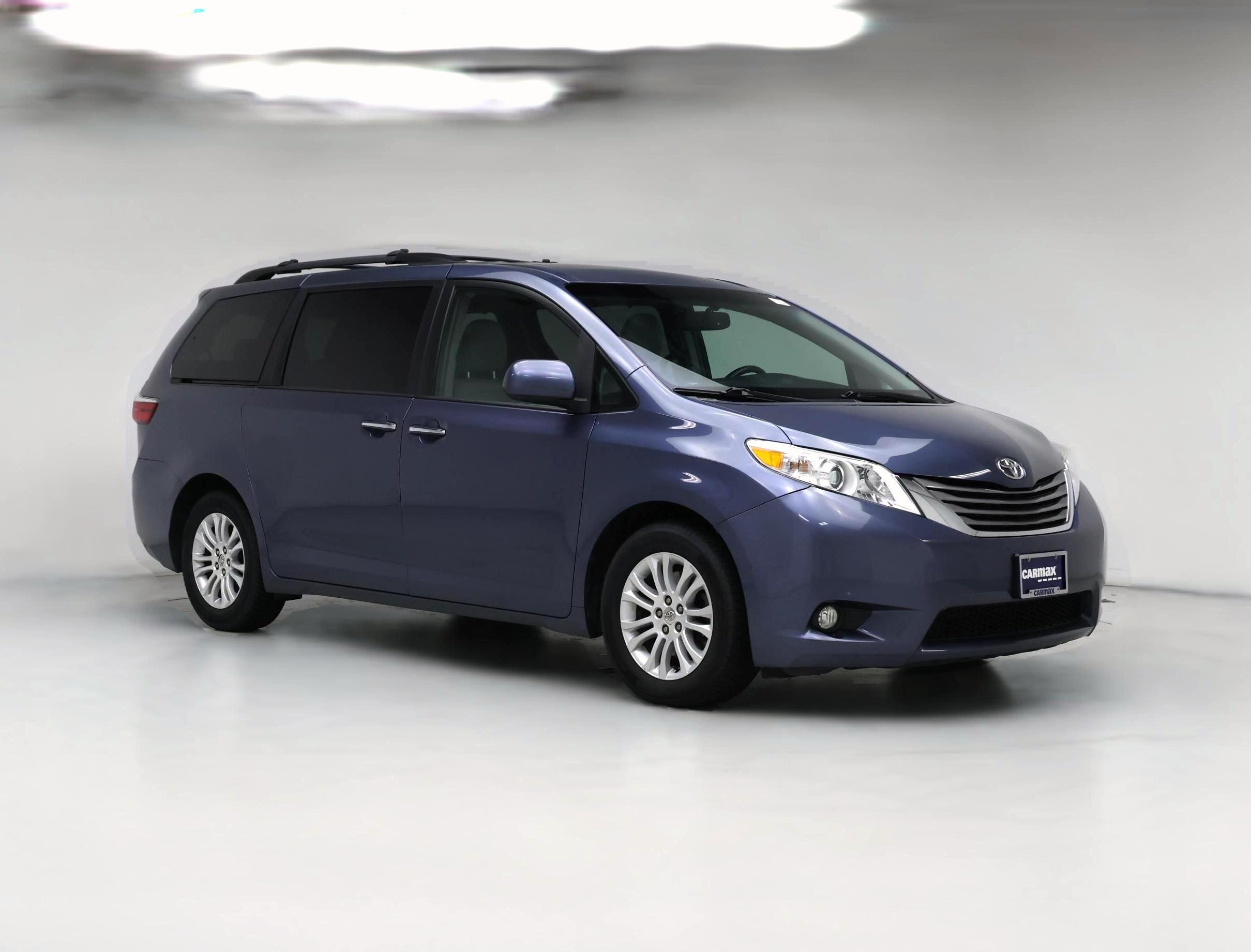Thumbnail: 2015 Toyota Sienna - 1