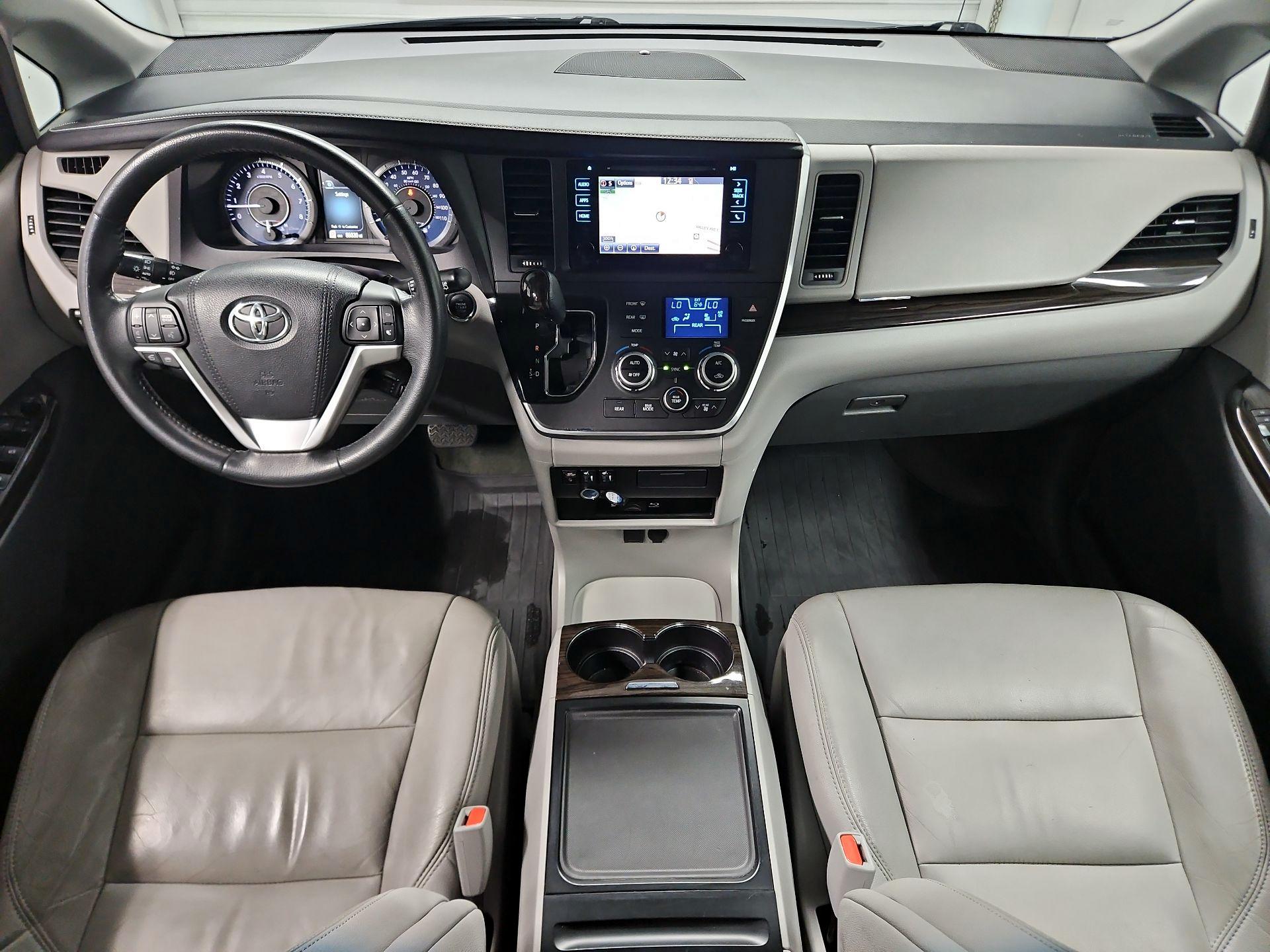 Thumbnail: 2015 Toyota Sienna - 9