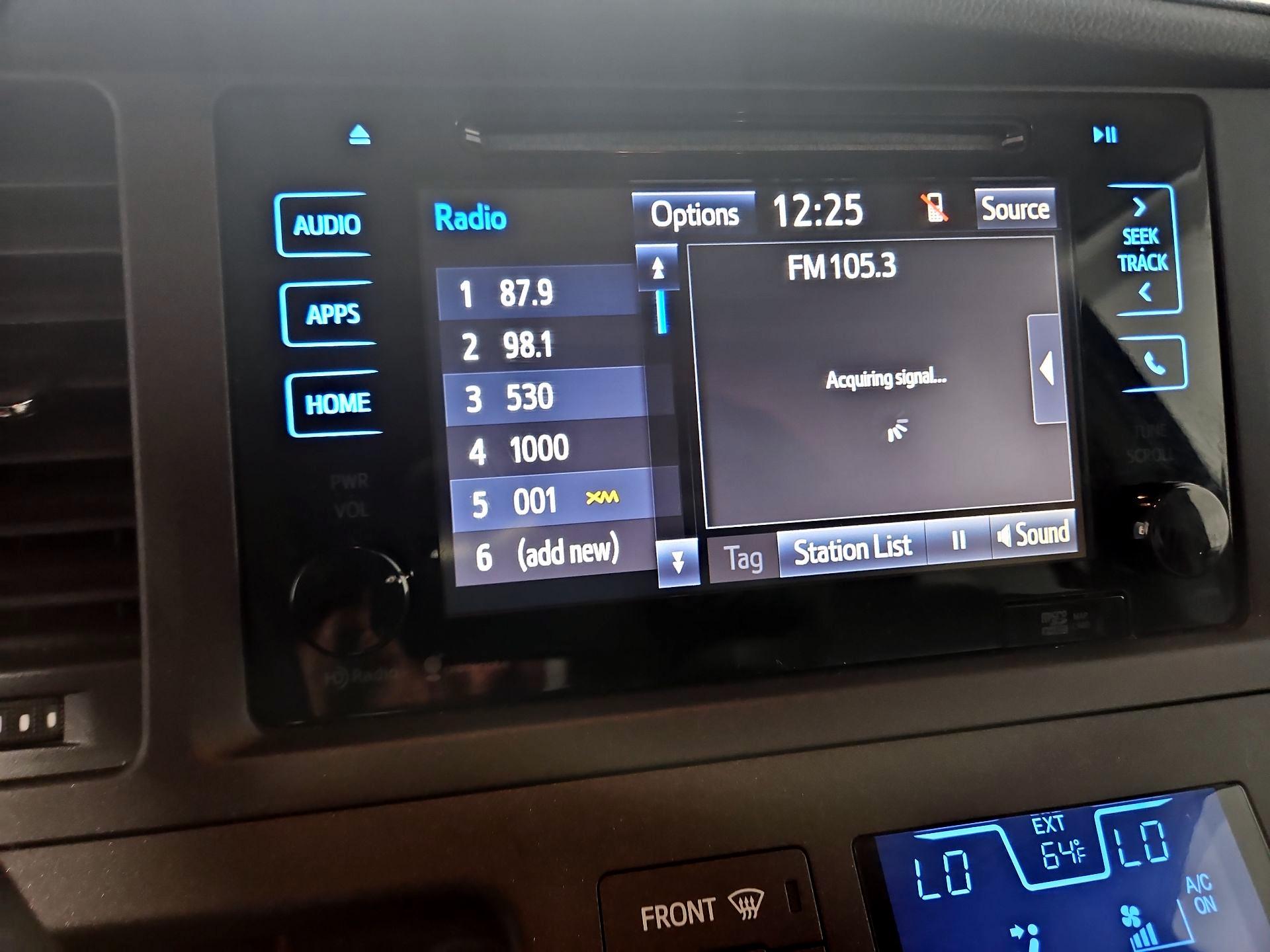 Thumbnail: 2015 Toyota Sienna - 16