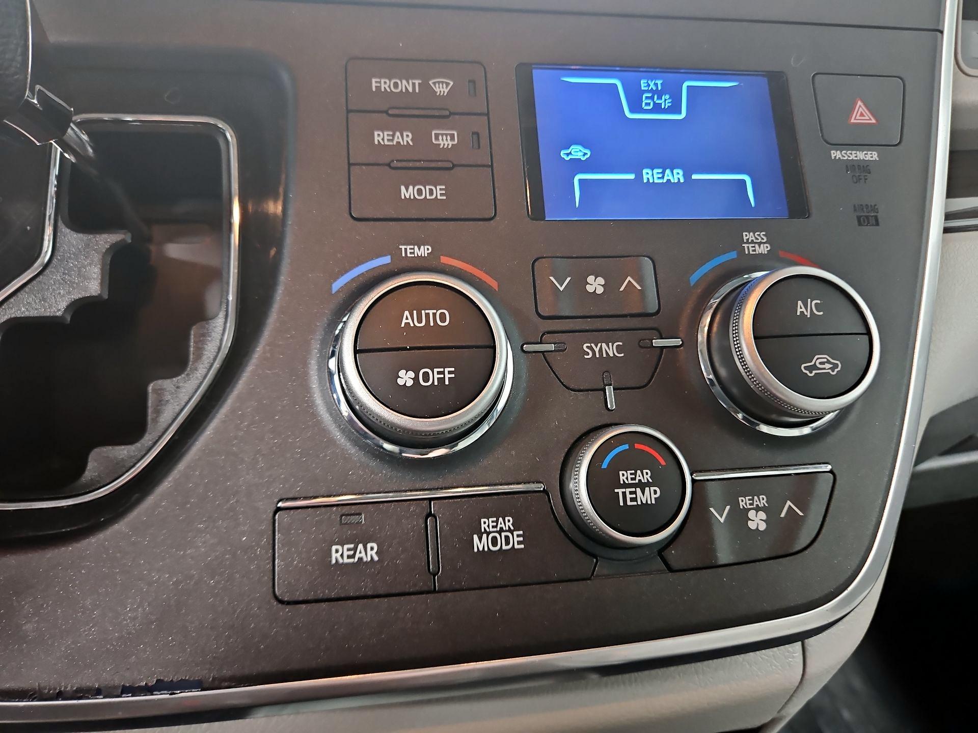 Thumbnail: 2015 Toyota Sienna - 17