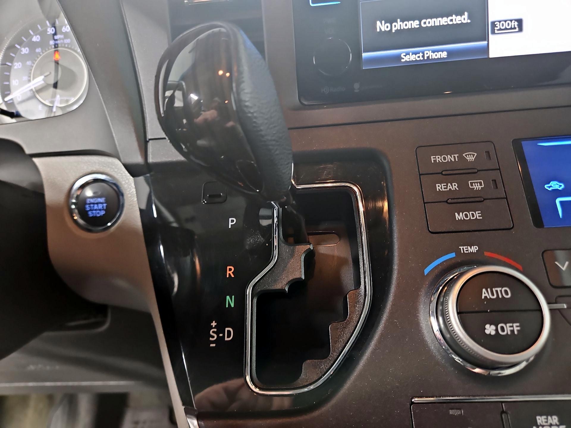Thumbnail: 2015 Toyota Sienna - 18