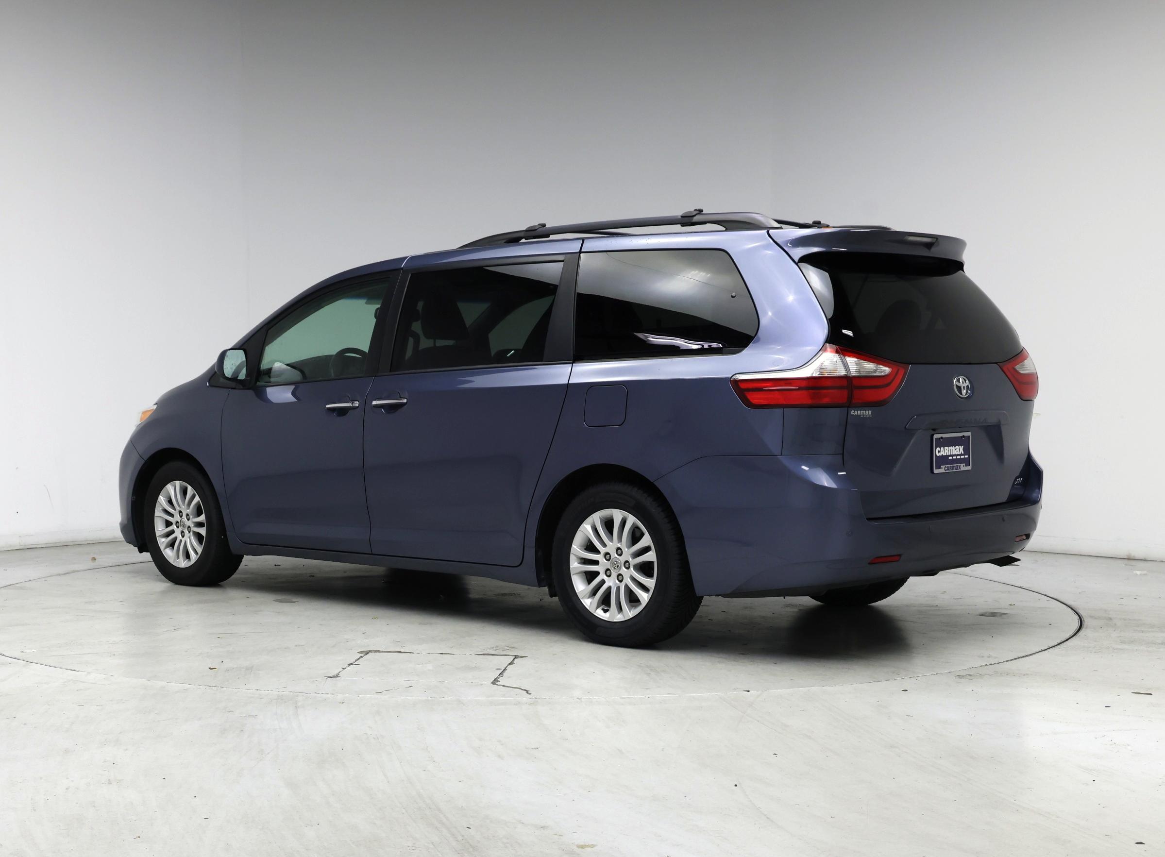 Thumbnail: 2015 Toyota Sienna - 2