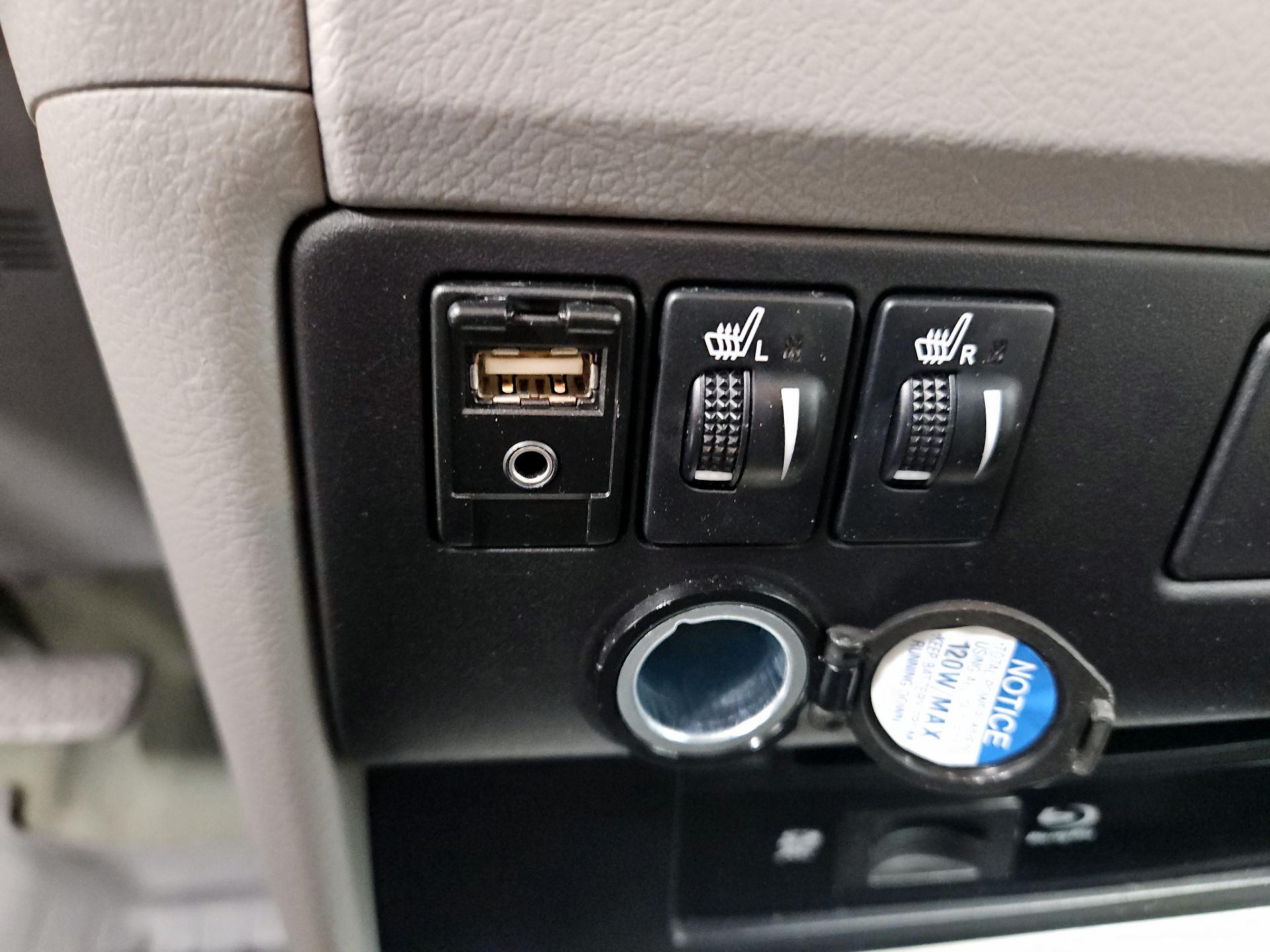 Thumbnail: 2015 Toyota Sienna - 19