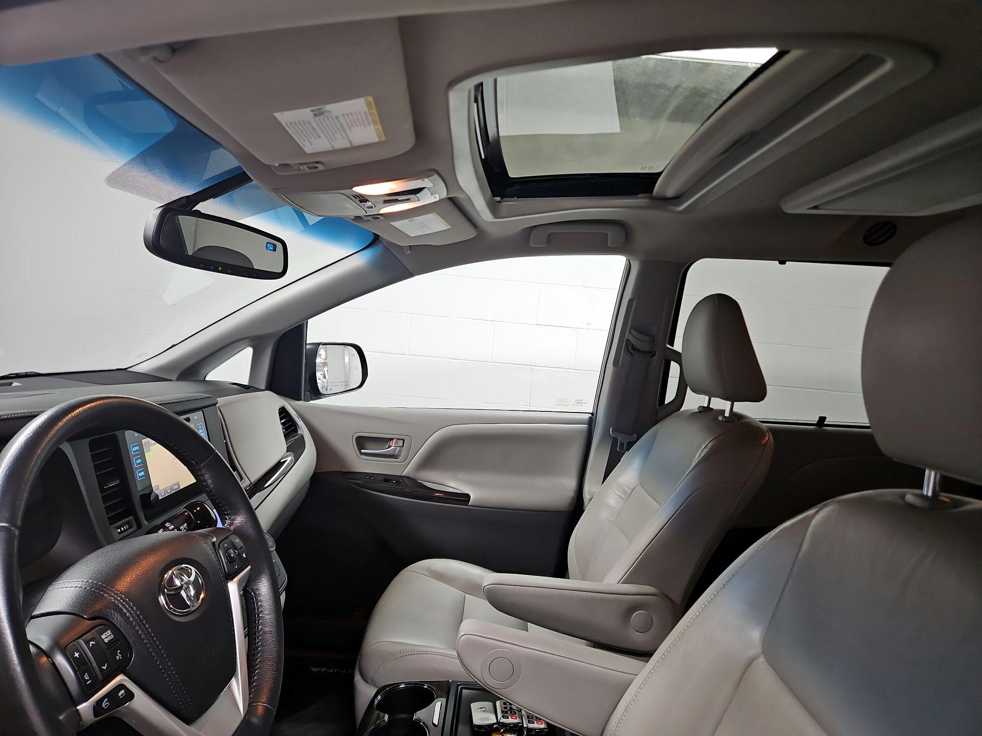 Thumbnail: 2015 Toyota Sienna - 20