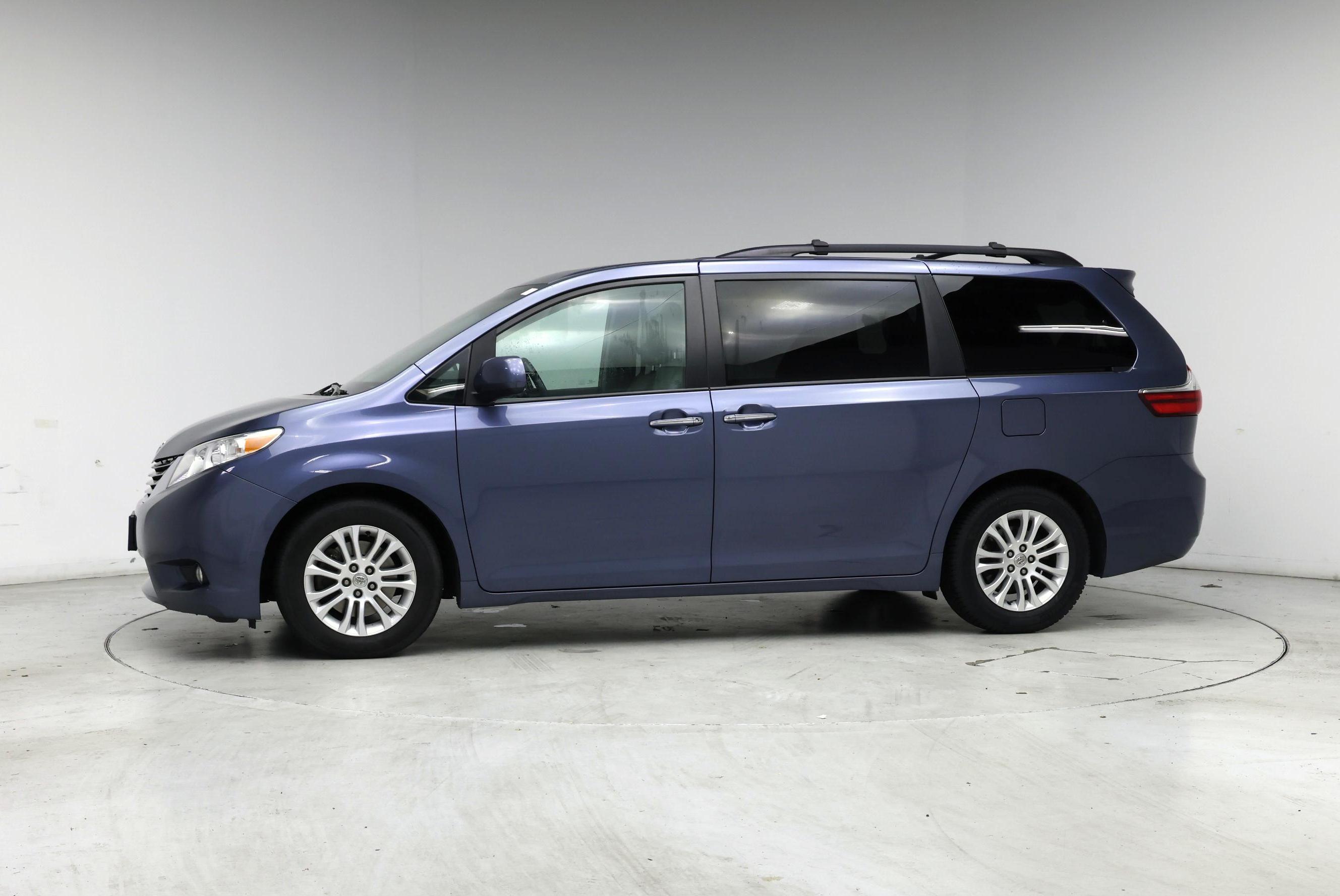 Thumbnail: 2015 Toyota Sienna - 3