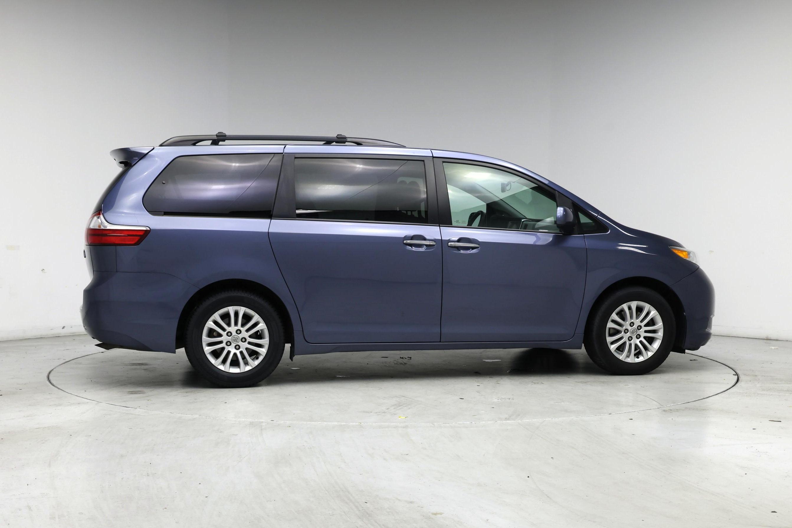 Thumbnail: 2015 Toyota Sienna - 7