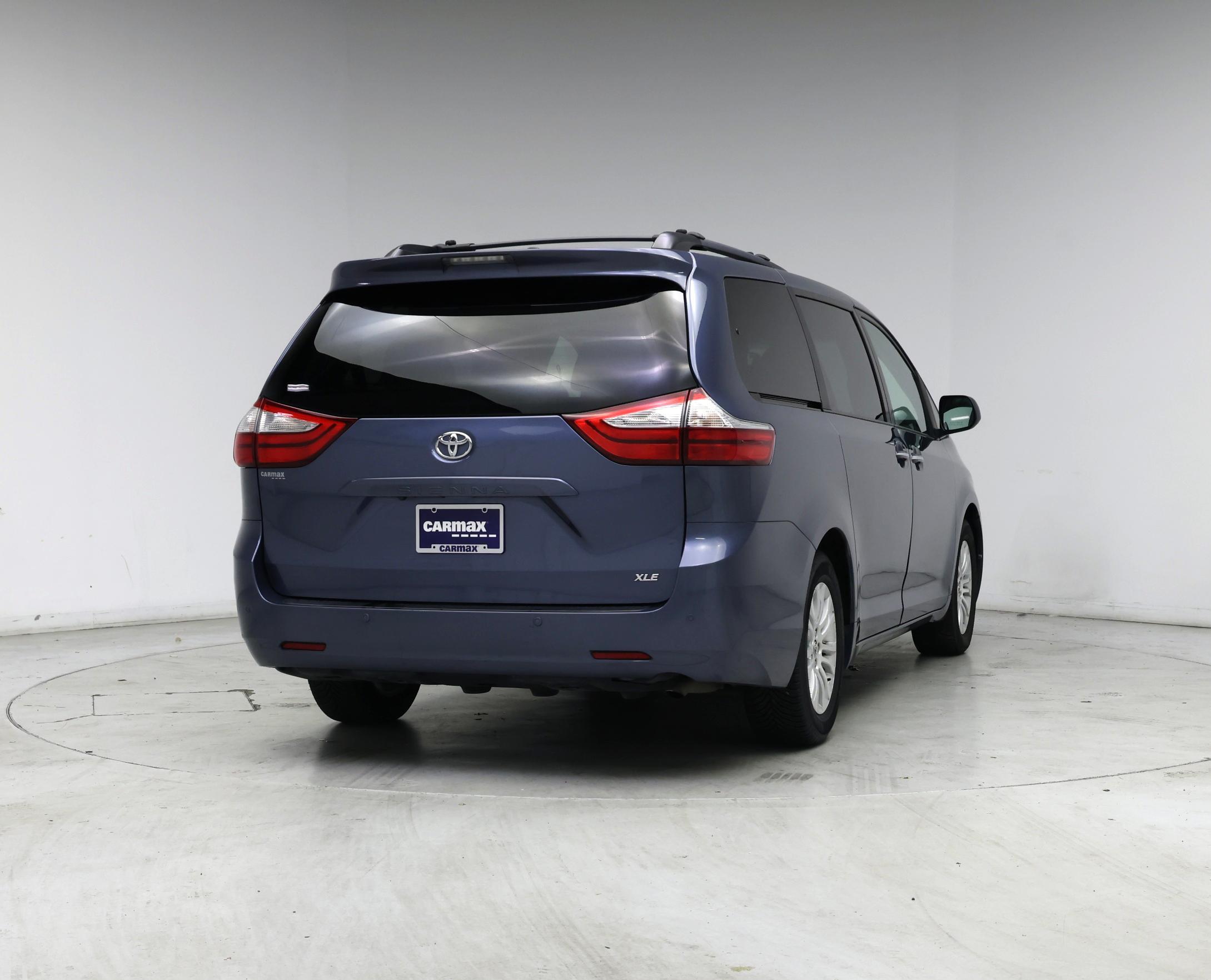 Thumbnail: 2015 Toyota Sienna - 8