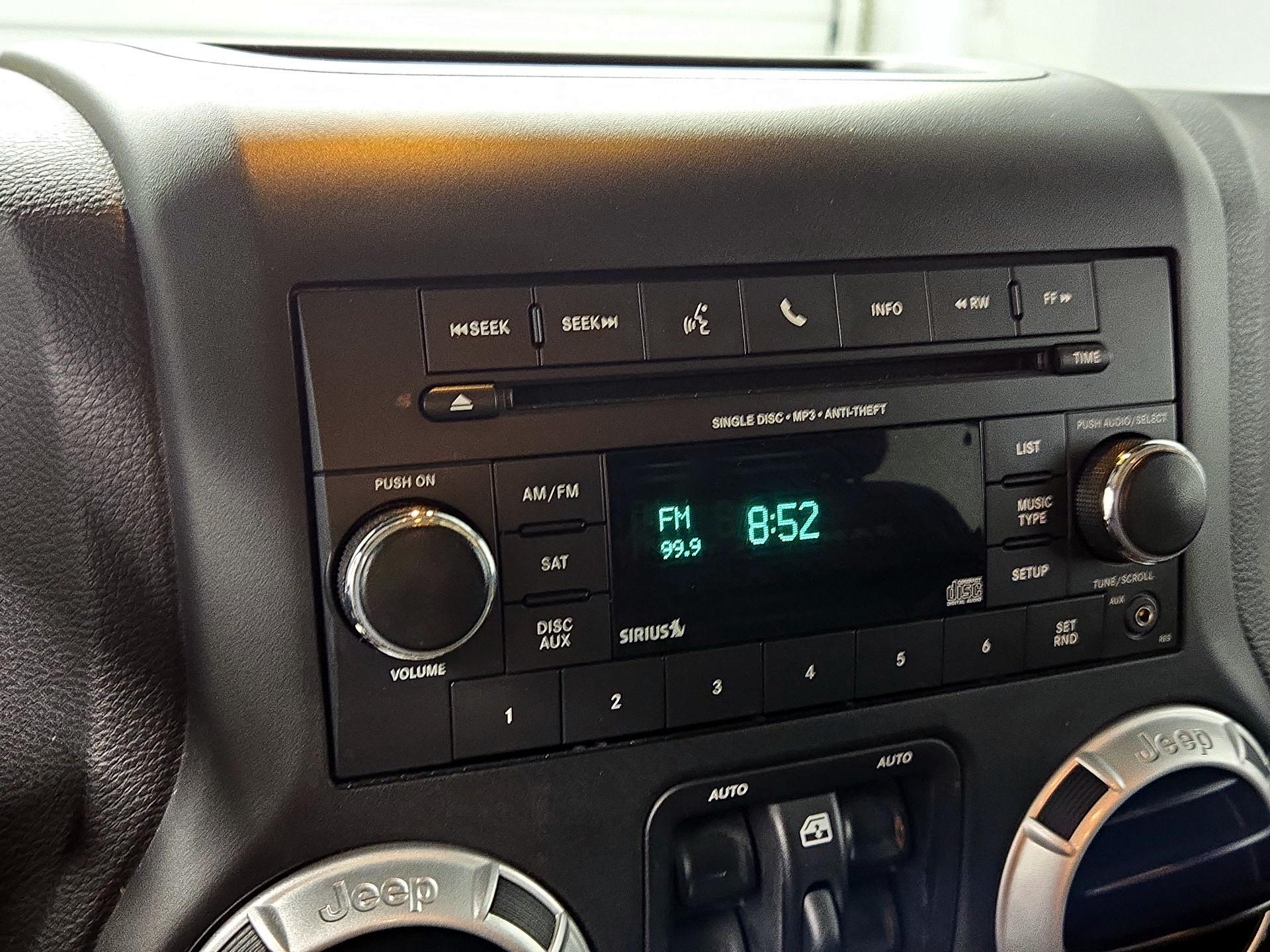 Thumbnail: 2015 Jeep Wrangler - 13