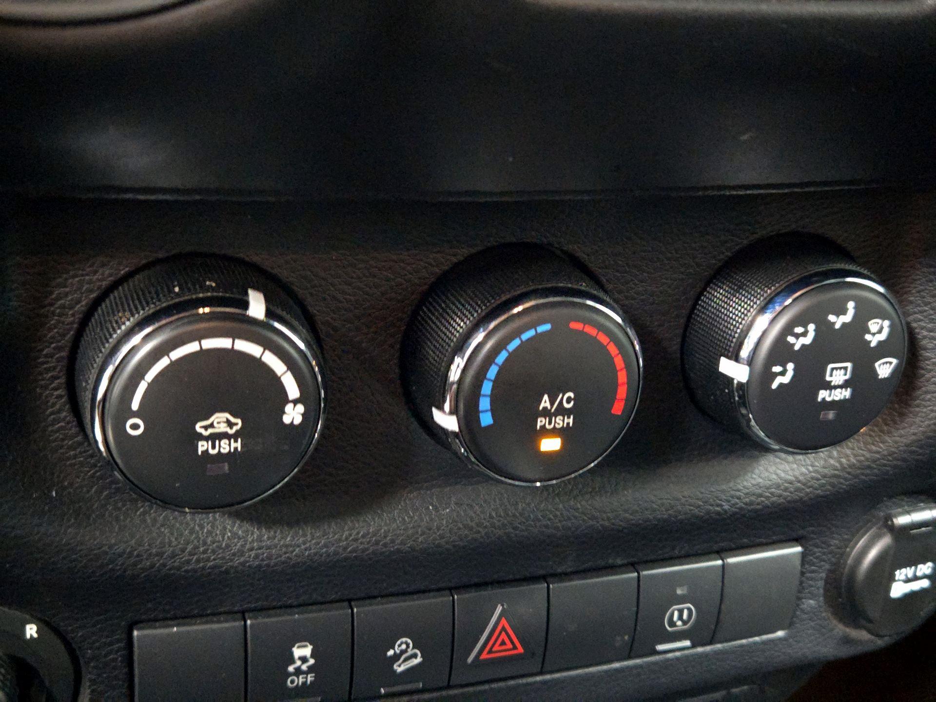Thumbnail: 2015 Jeep Wrangler - 14