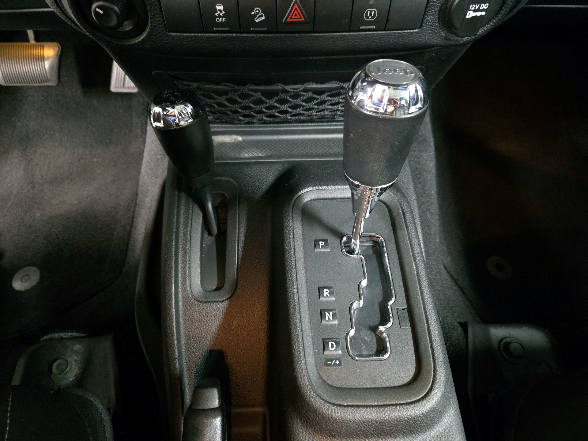 Thumbnail: 2015 Jeep Wrangler - 15