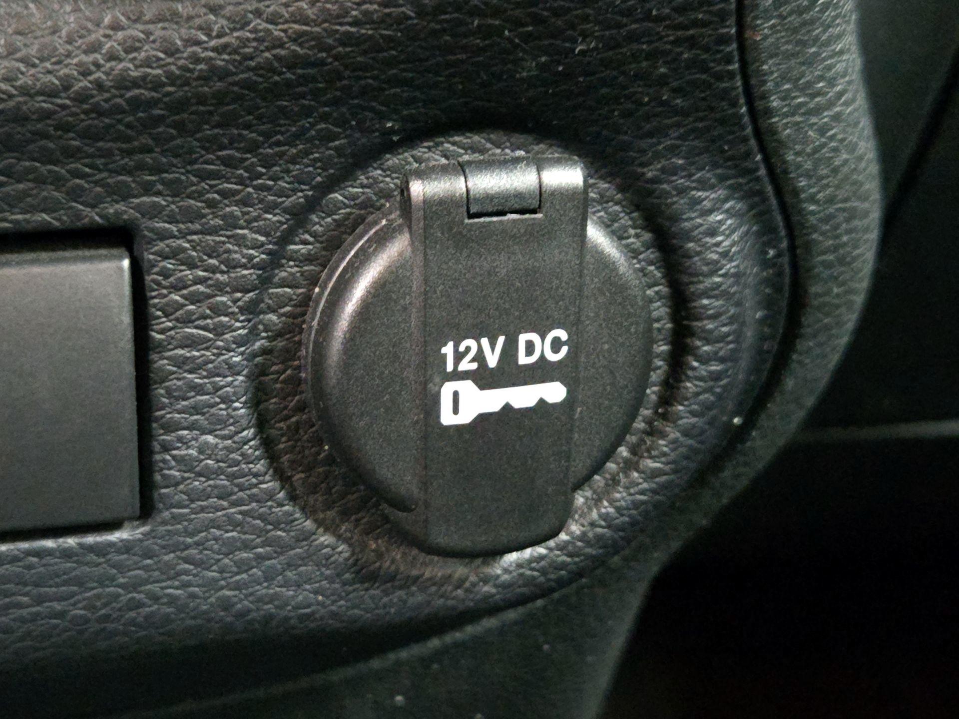 Thumbnail: 2015 Jeep Wrangler - 16