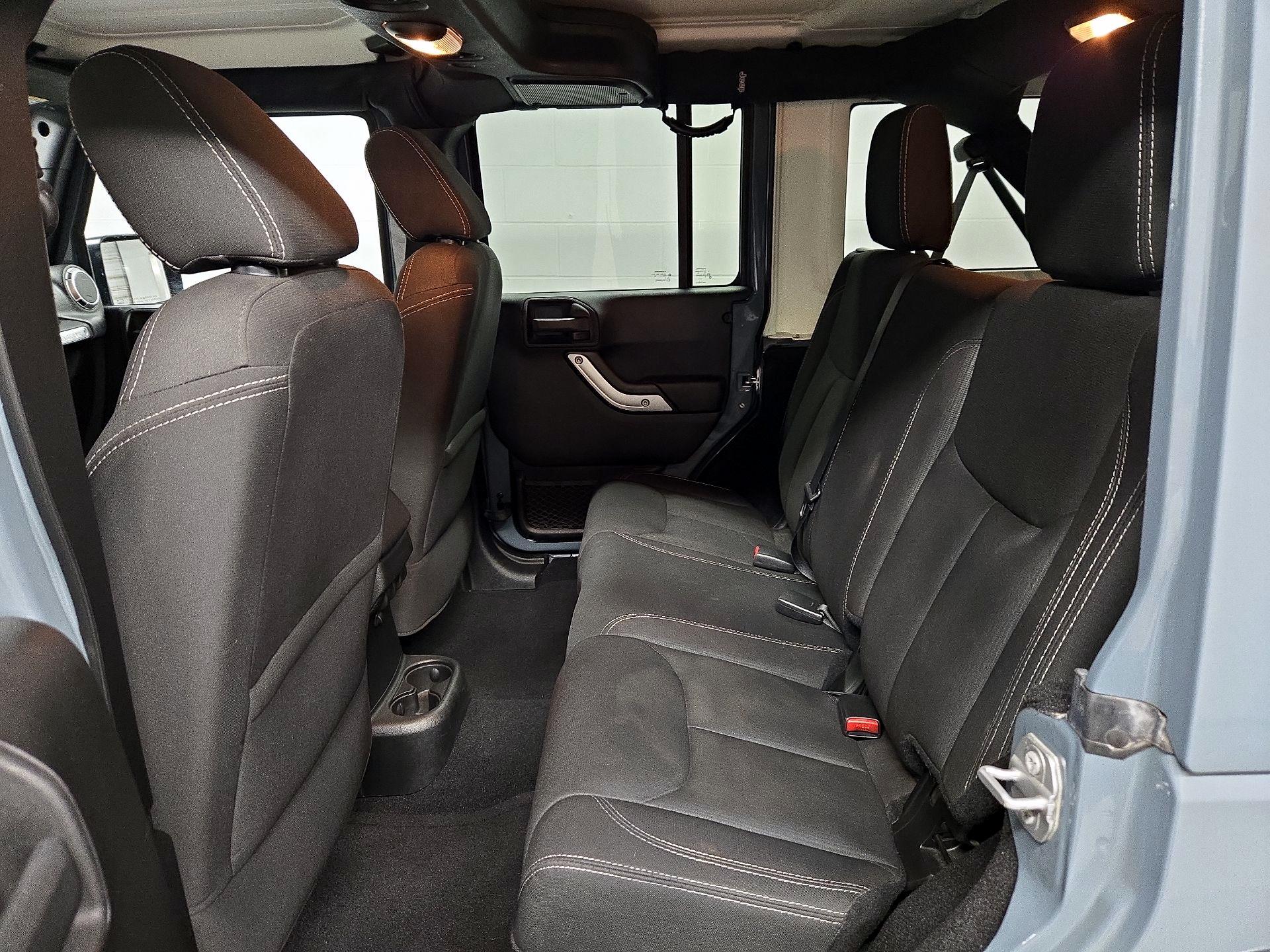Thumbnail: 2015 Jeep Wrangler - 17