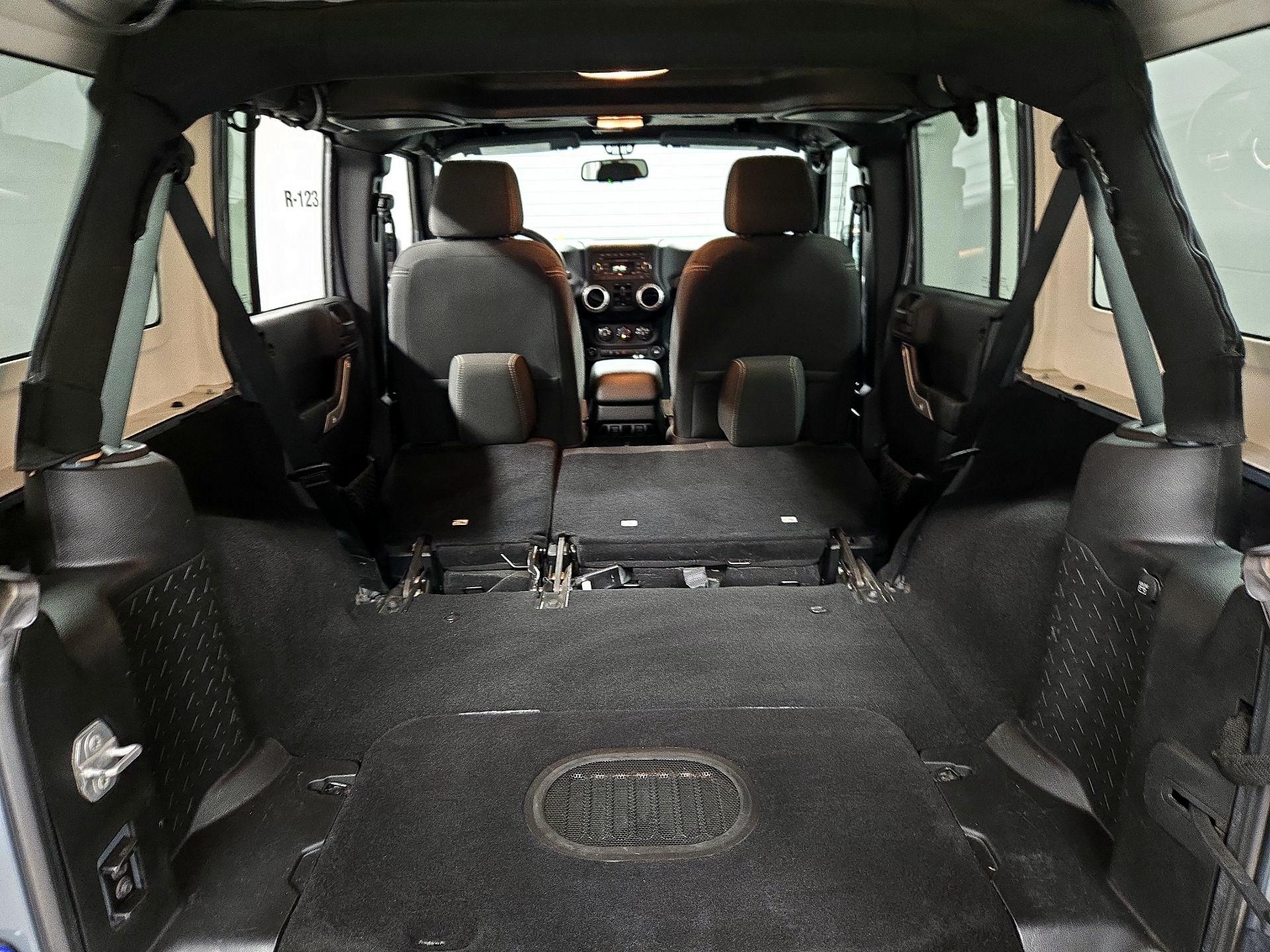 Thumbnail: 2015 Jeep Wrangler - 19