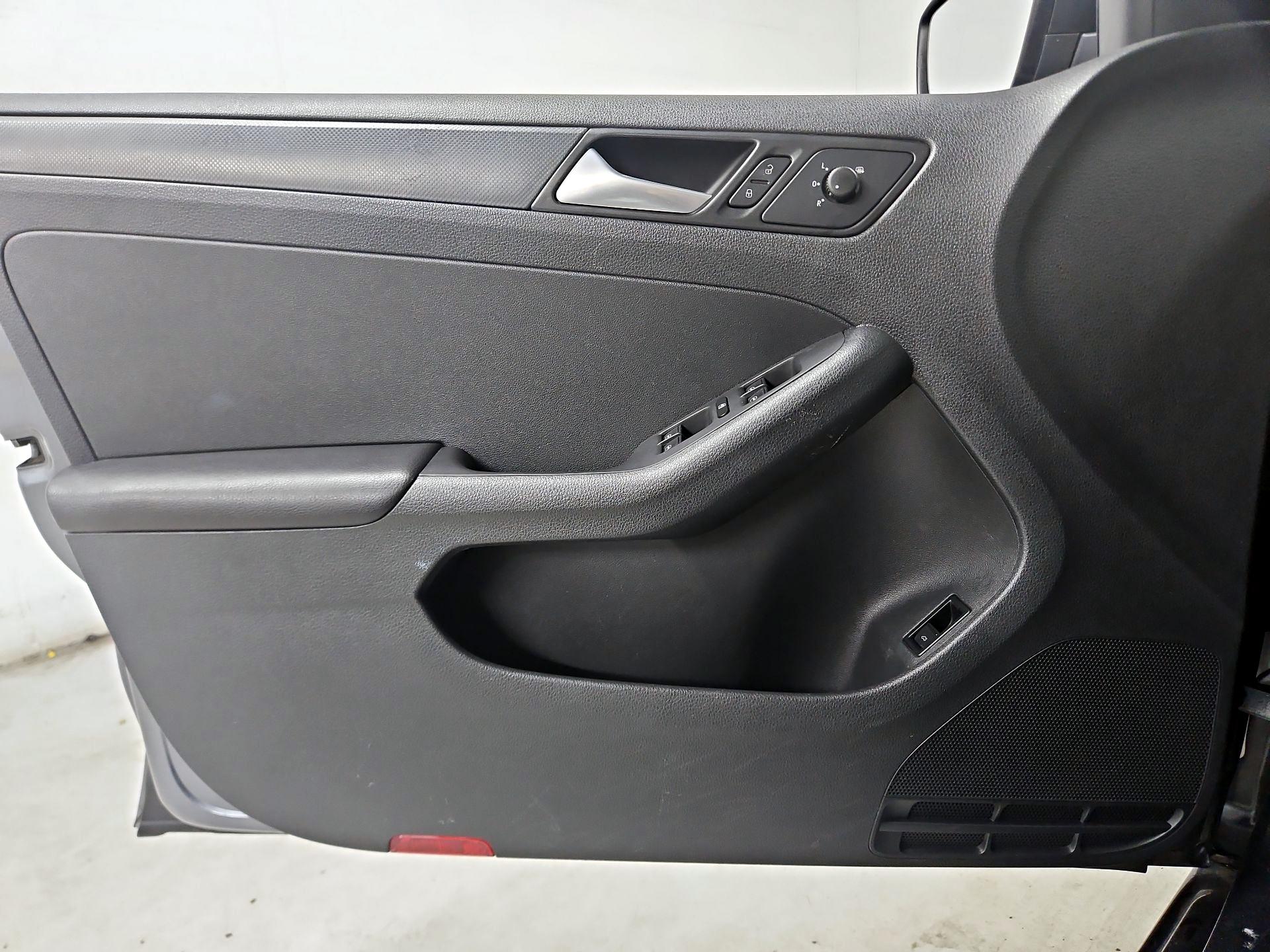Thumbnail: 2014 Volkswagen Jetta - 12