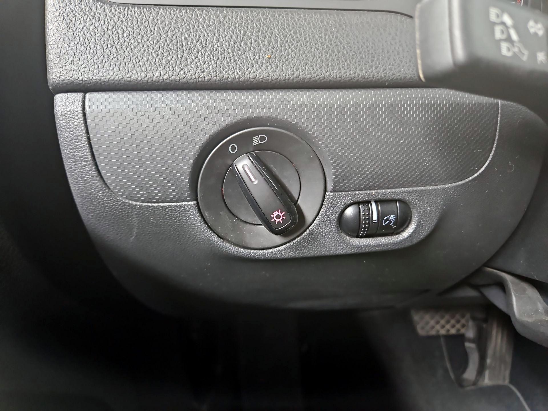 Thumbnail: 2014 Volkswagen Jetta - 13