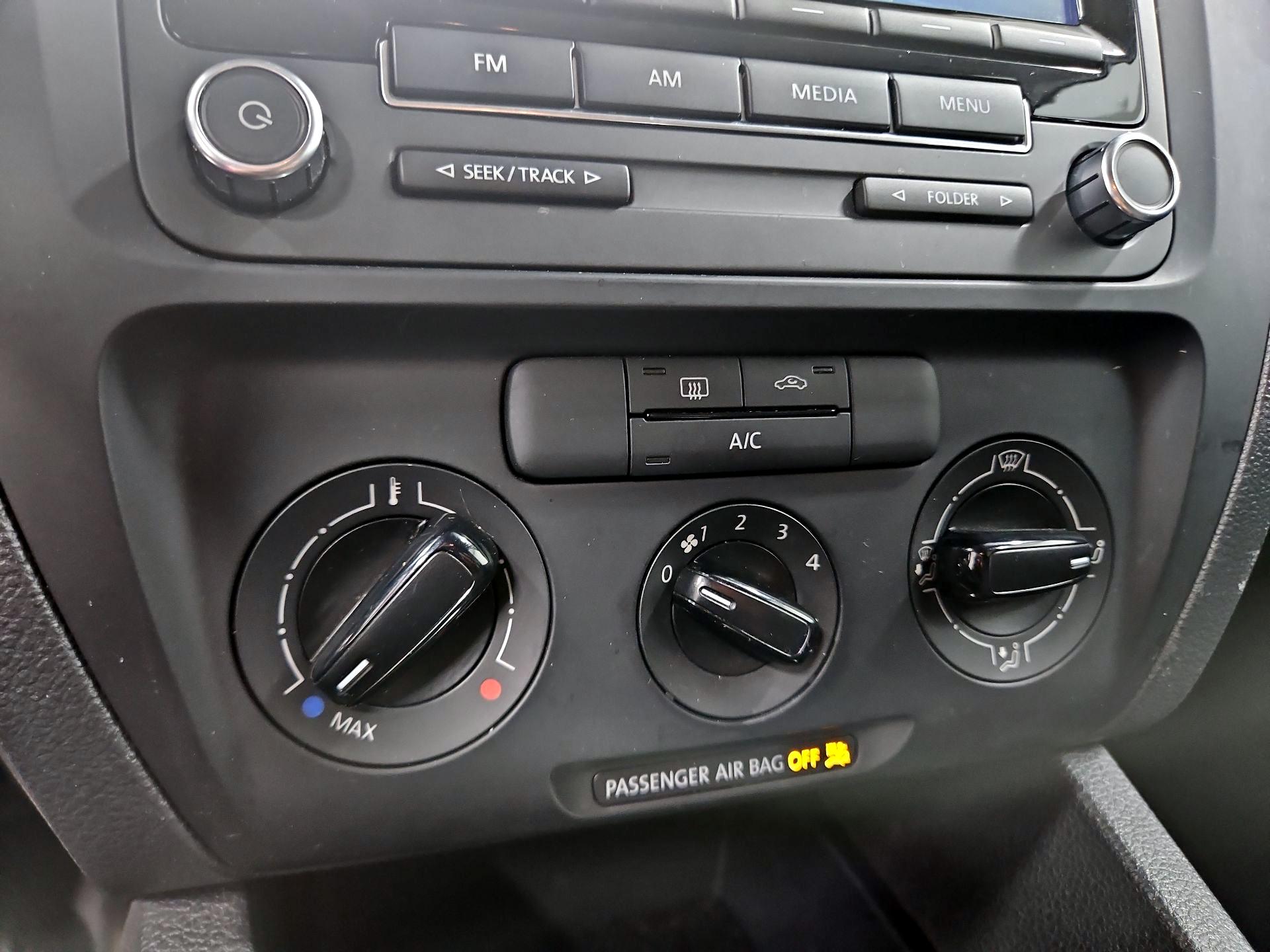 Thumbnail: 2014 Volkswagen Jetta - 15